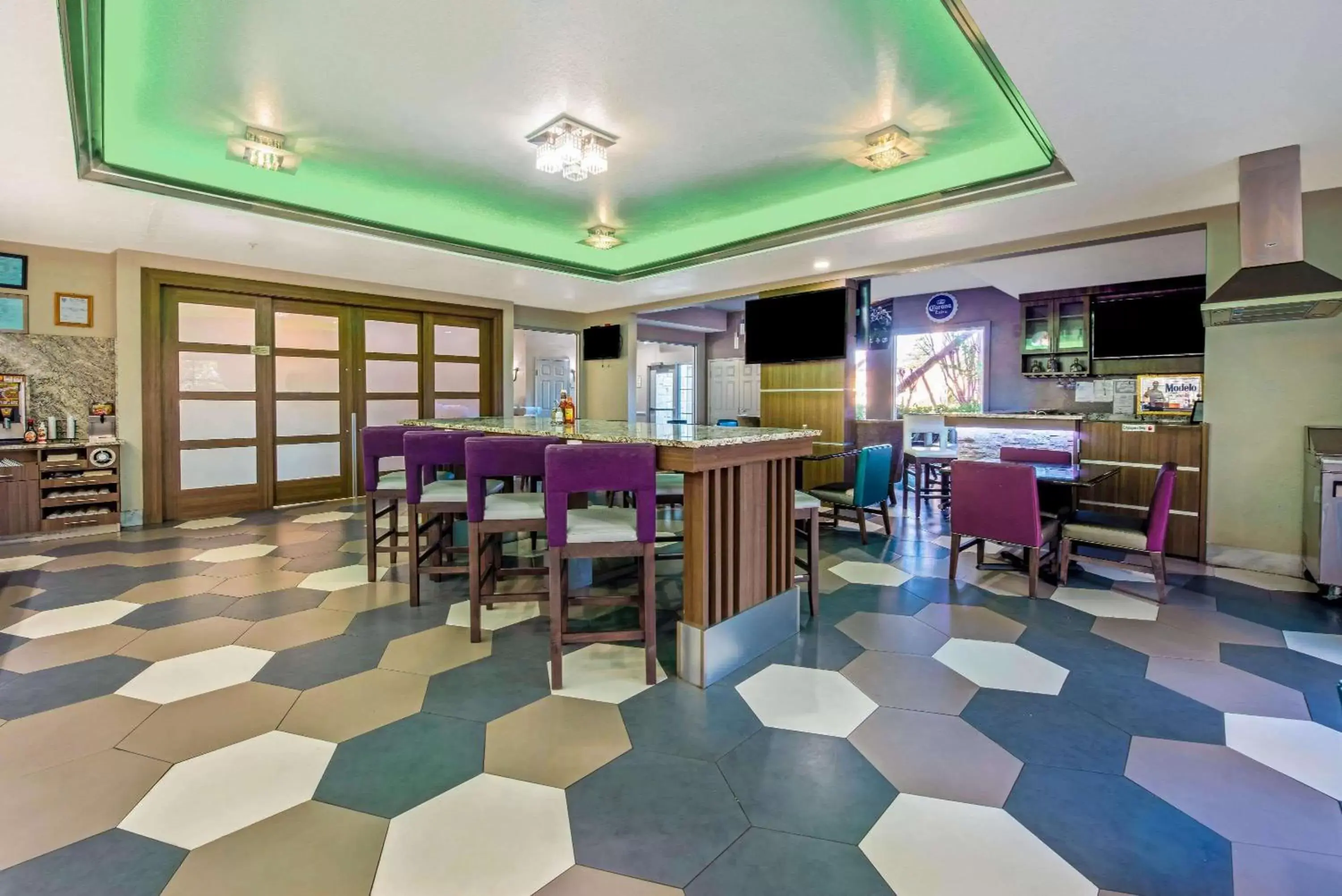 Restaurant/places to eat in La Quinta Inn & Suite Kingwood Houston IAH Airport 53200