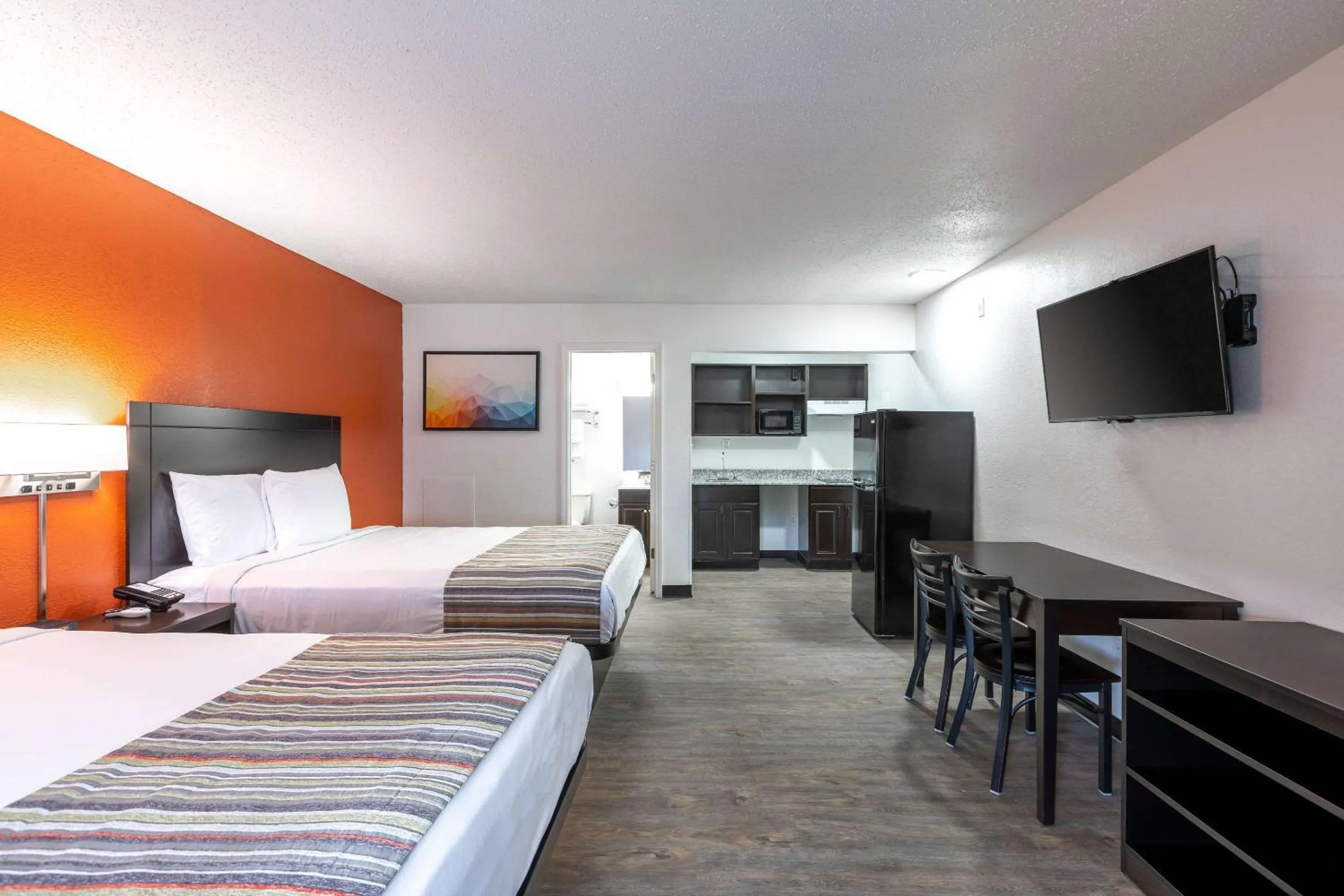 Bedroom, Bed in Suburban Studios Spartanburg - I-26