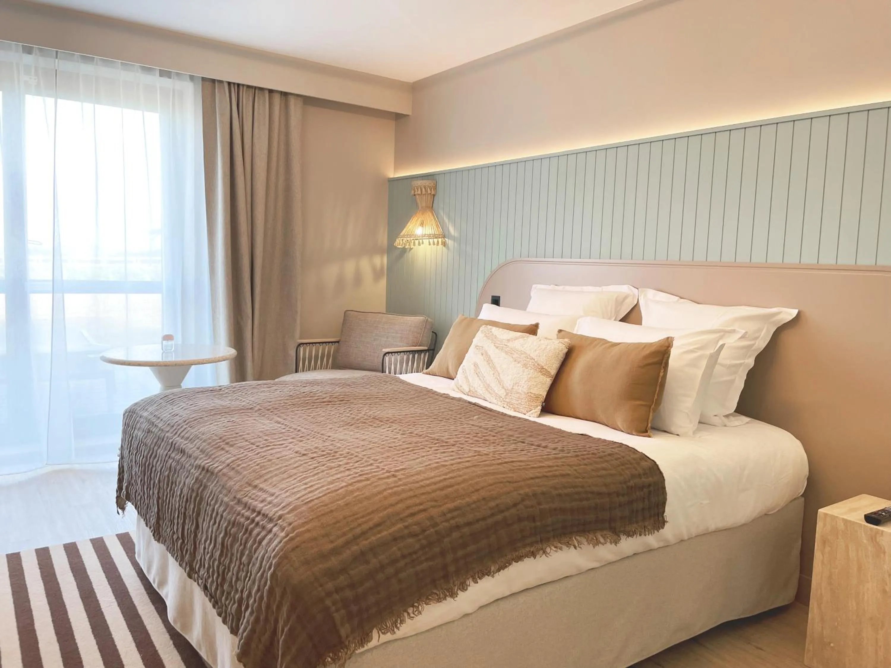 Bedroom, Bed in Emeria Dinard Thalasso Spa