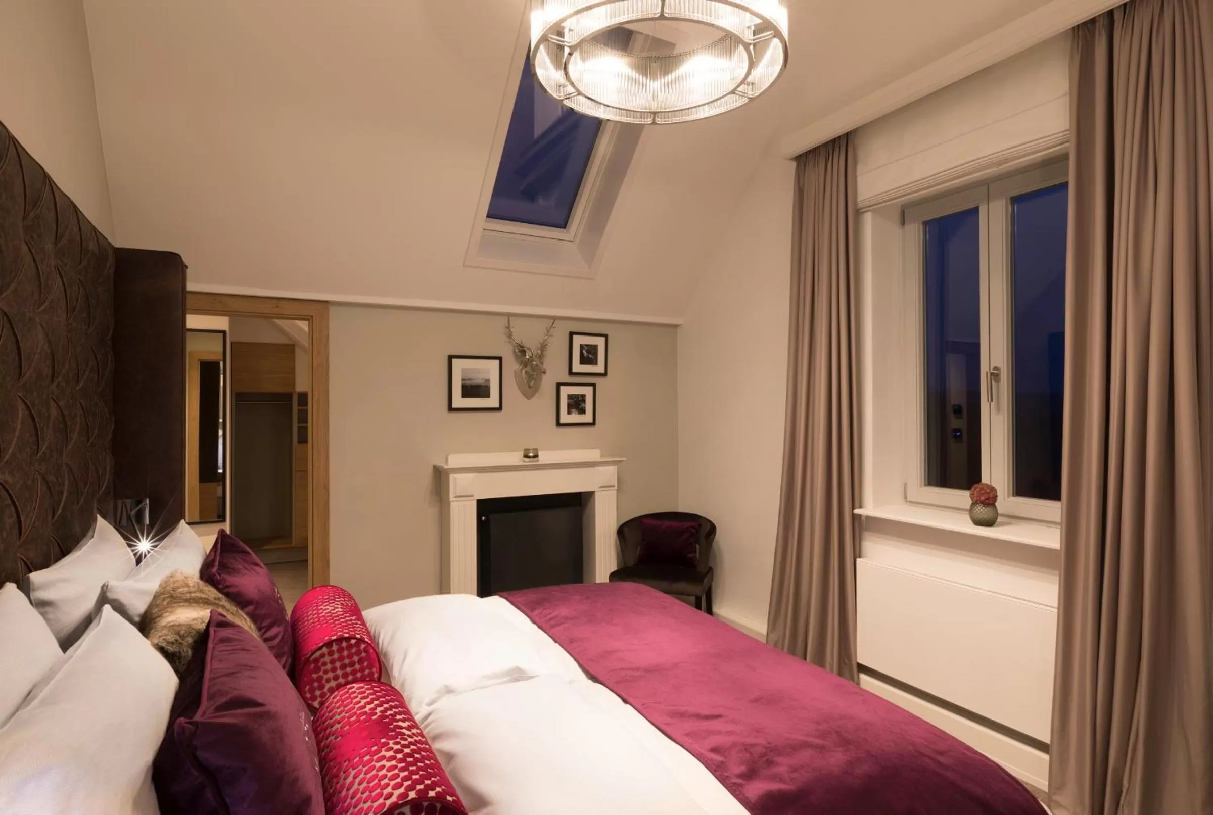 Photo of the whole room, Bed in Hotel Brunnenhaus Schloss Landau