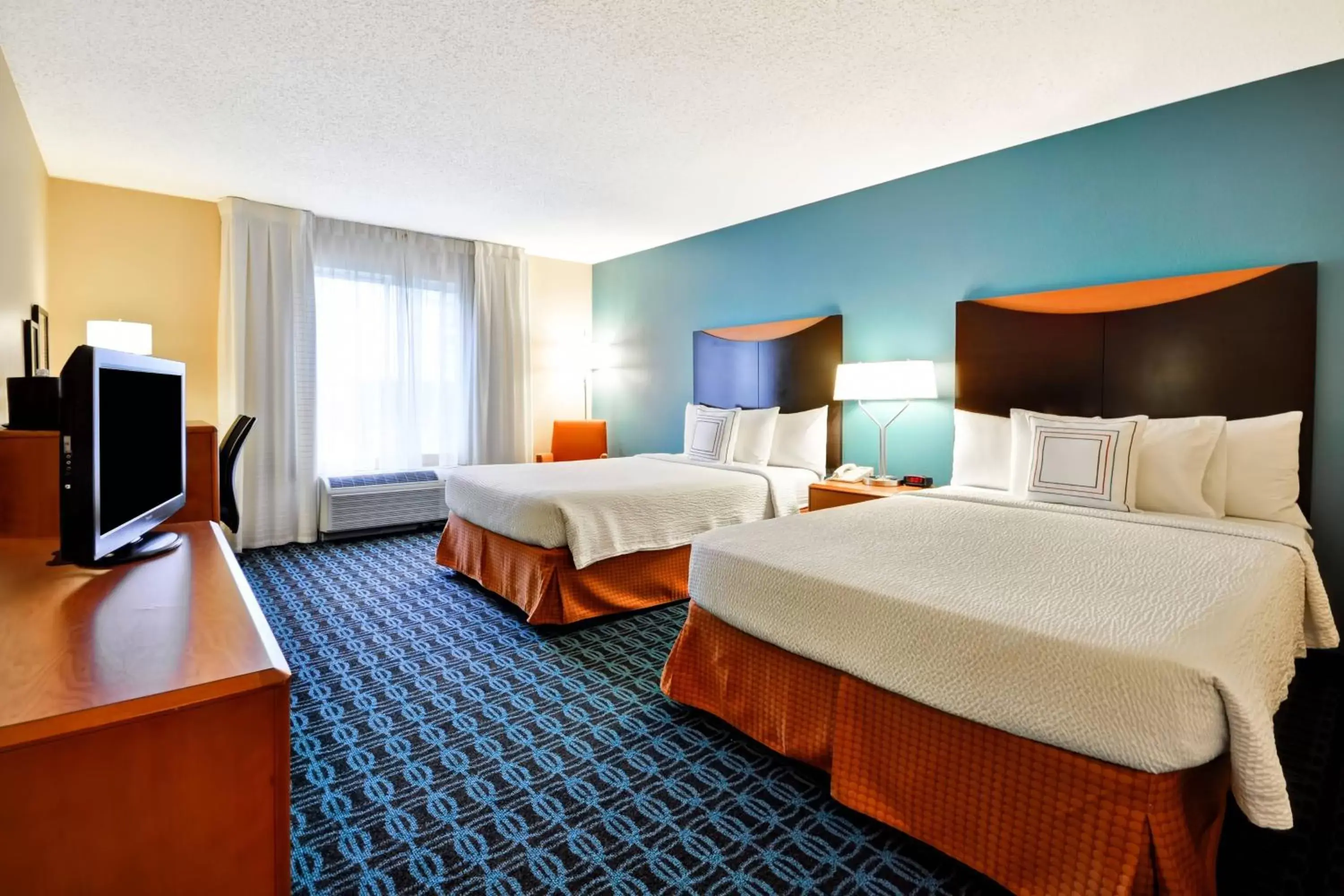 Photo of the whole room, Bed in Fairfield Inn & Suites Dallas Medical/Market Center
