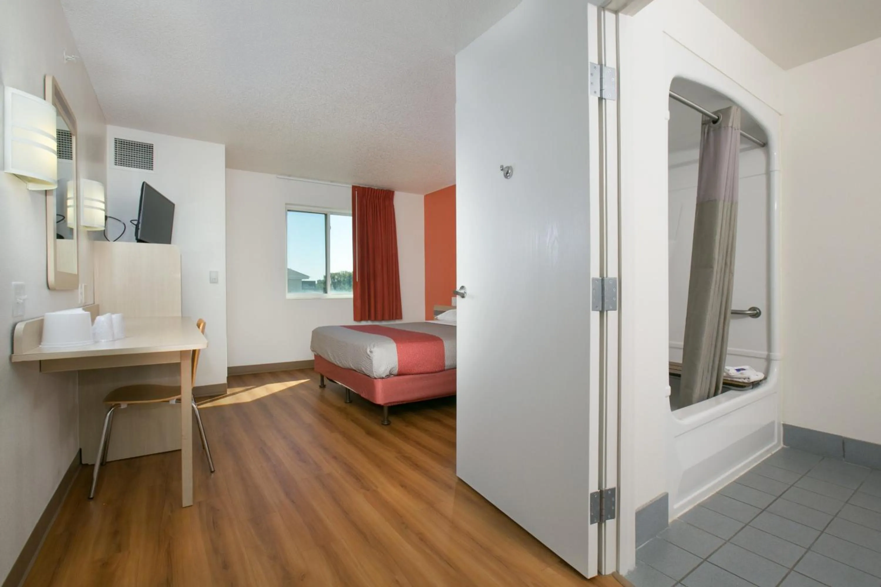 Bedroom, Bed in Motel 6-Brooklyn Center, MN - Minneapolis