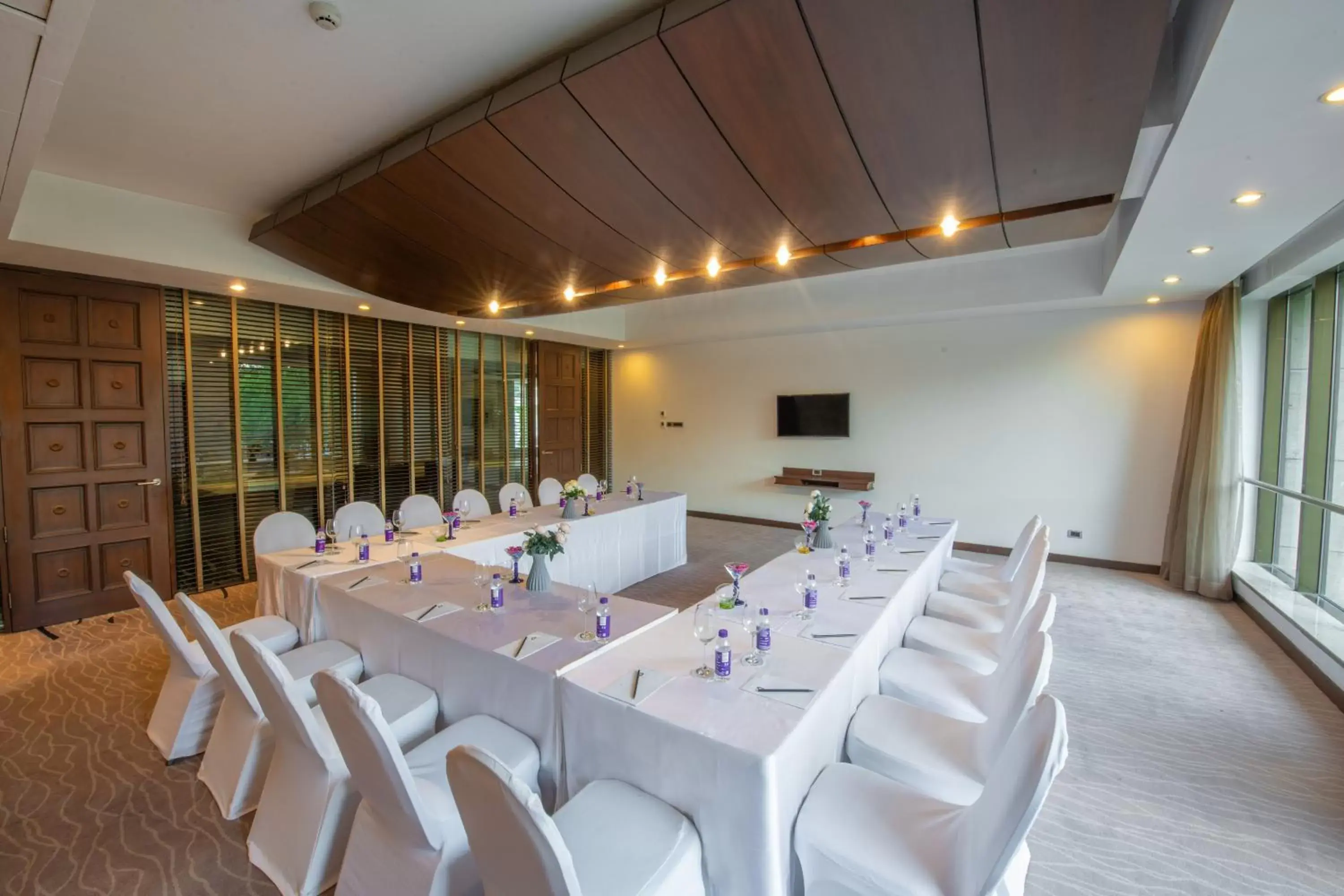 Banquet/Function facilities in O Hotel Pune