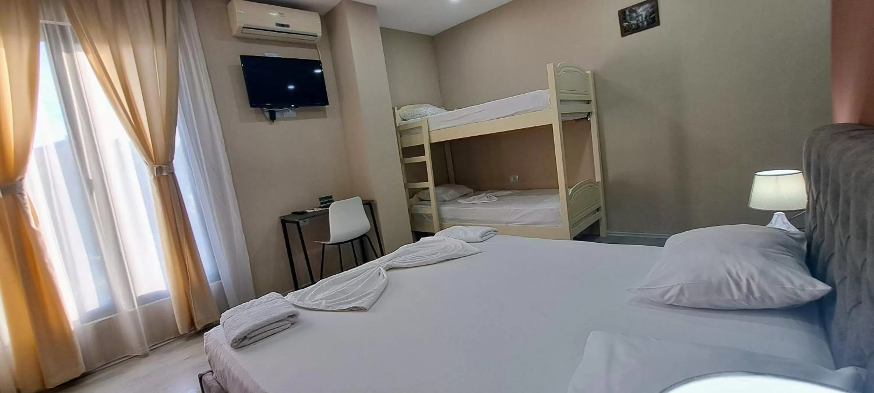 Bed in CityCenterHotel Shkoder