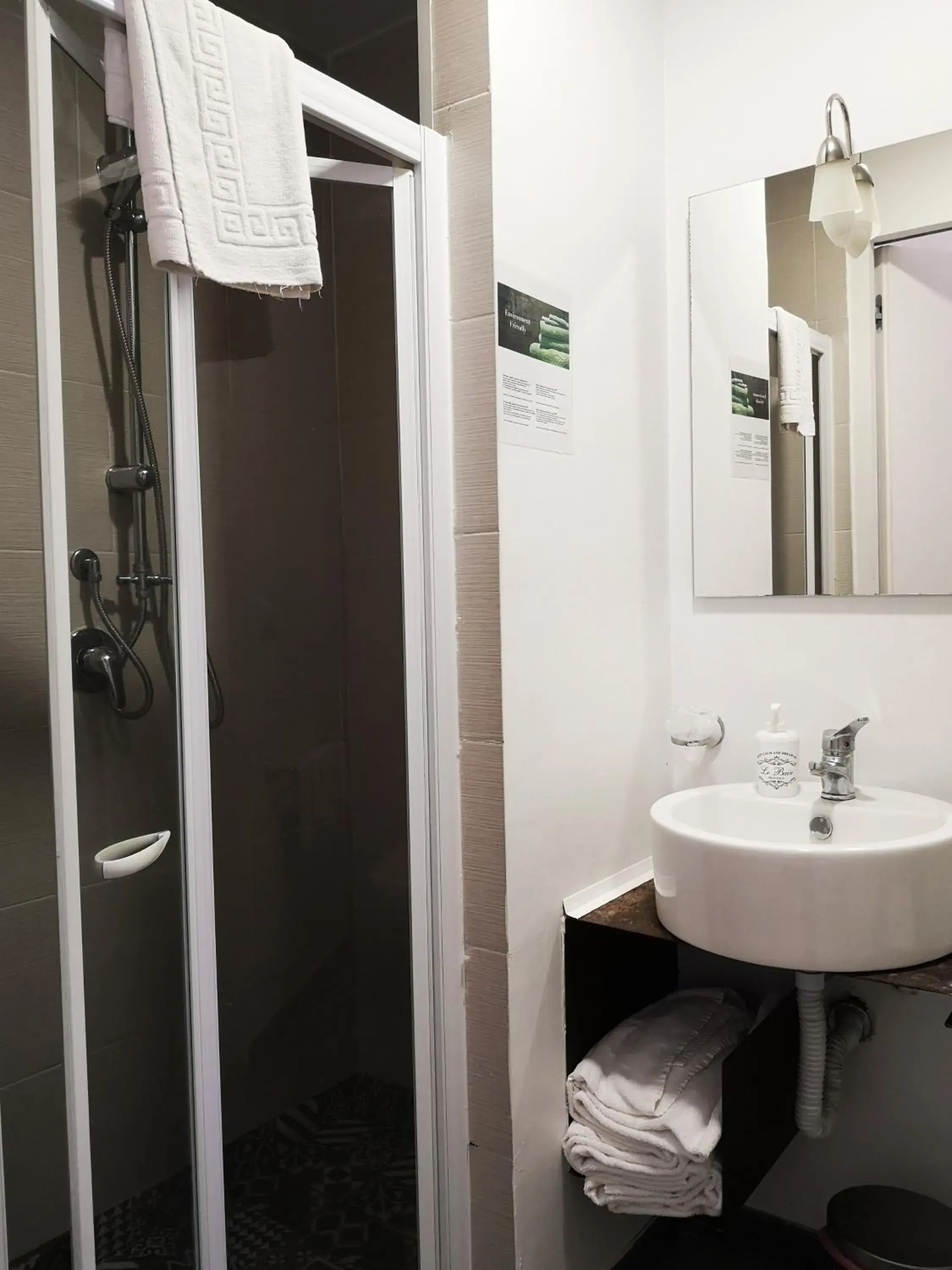 Bathroom in Hotel Valentino