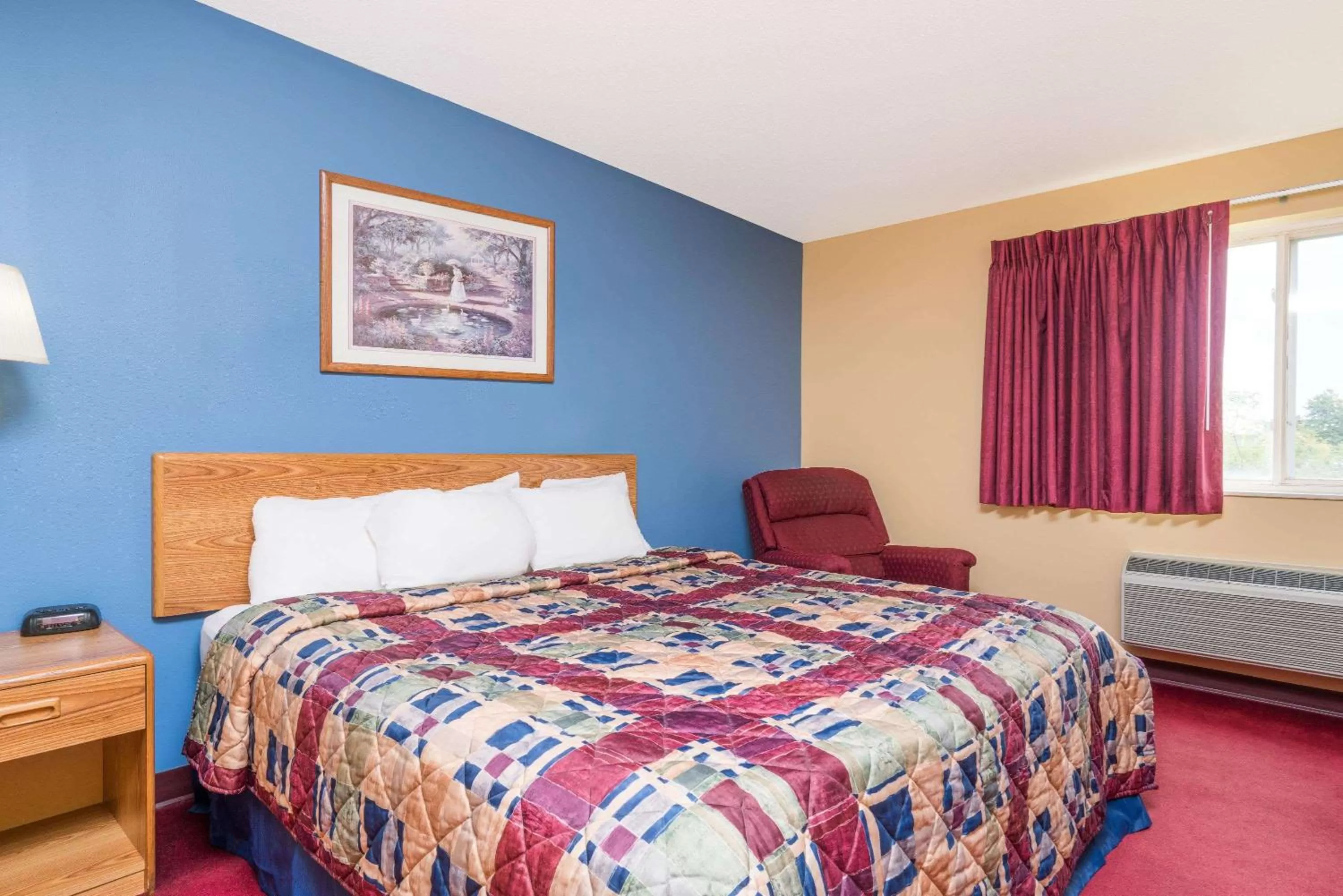 Photo of the whole room, Bed in Days Inn by Wyndham West-Eau Claire
