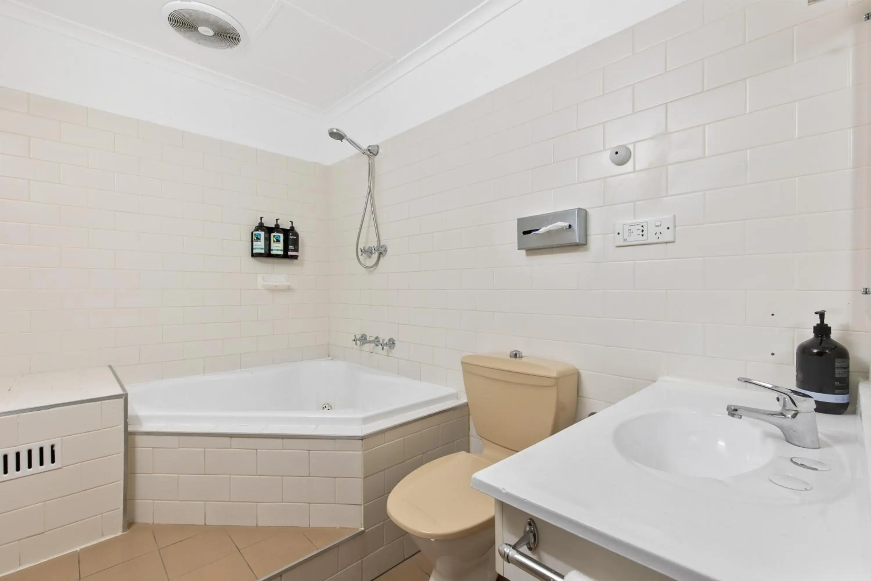 Bathroom in Adelaide Paringa