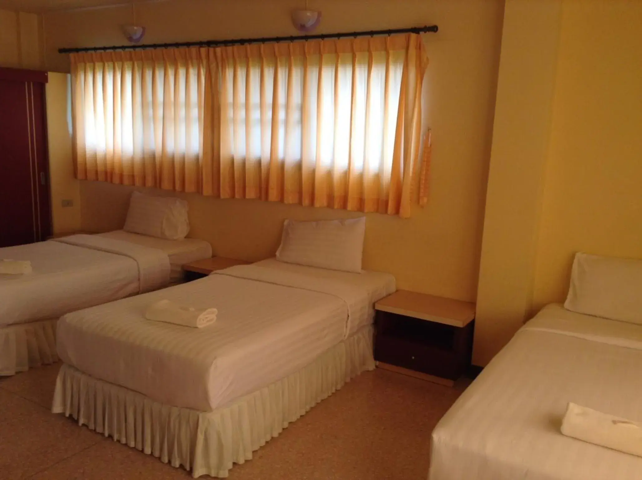 Photo of the whole room, Bed in Srisomthai Hotel