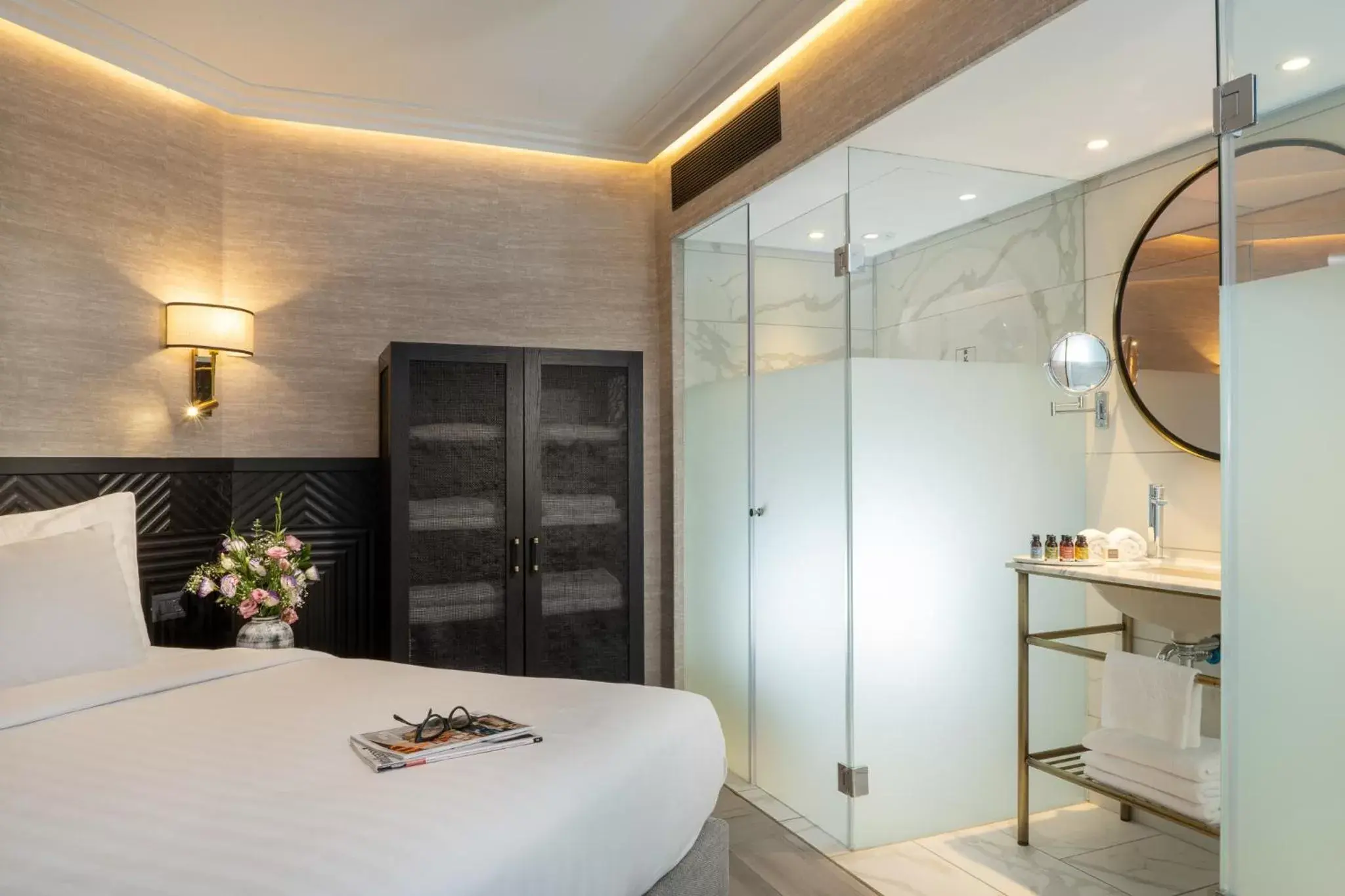 Bathroom, Bed in Vert Hotel Eilat by AFI Hotels