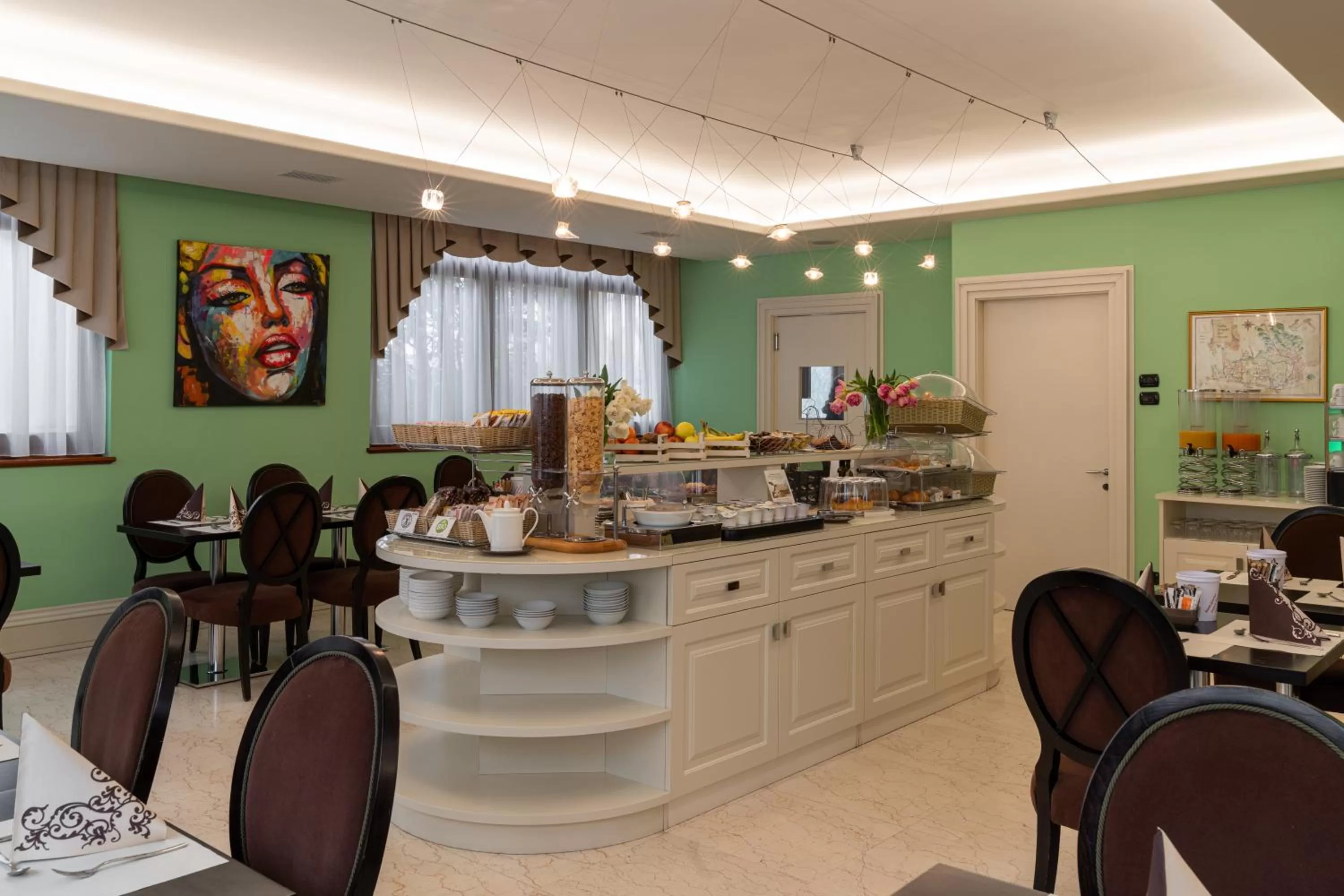 Food and drinks in Hotel Roxy Plaza