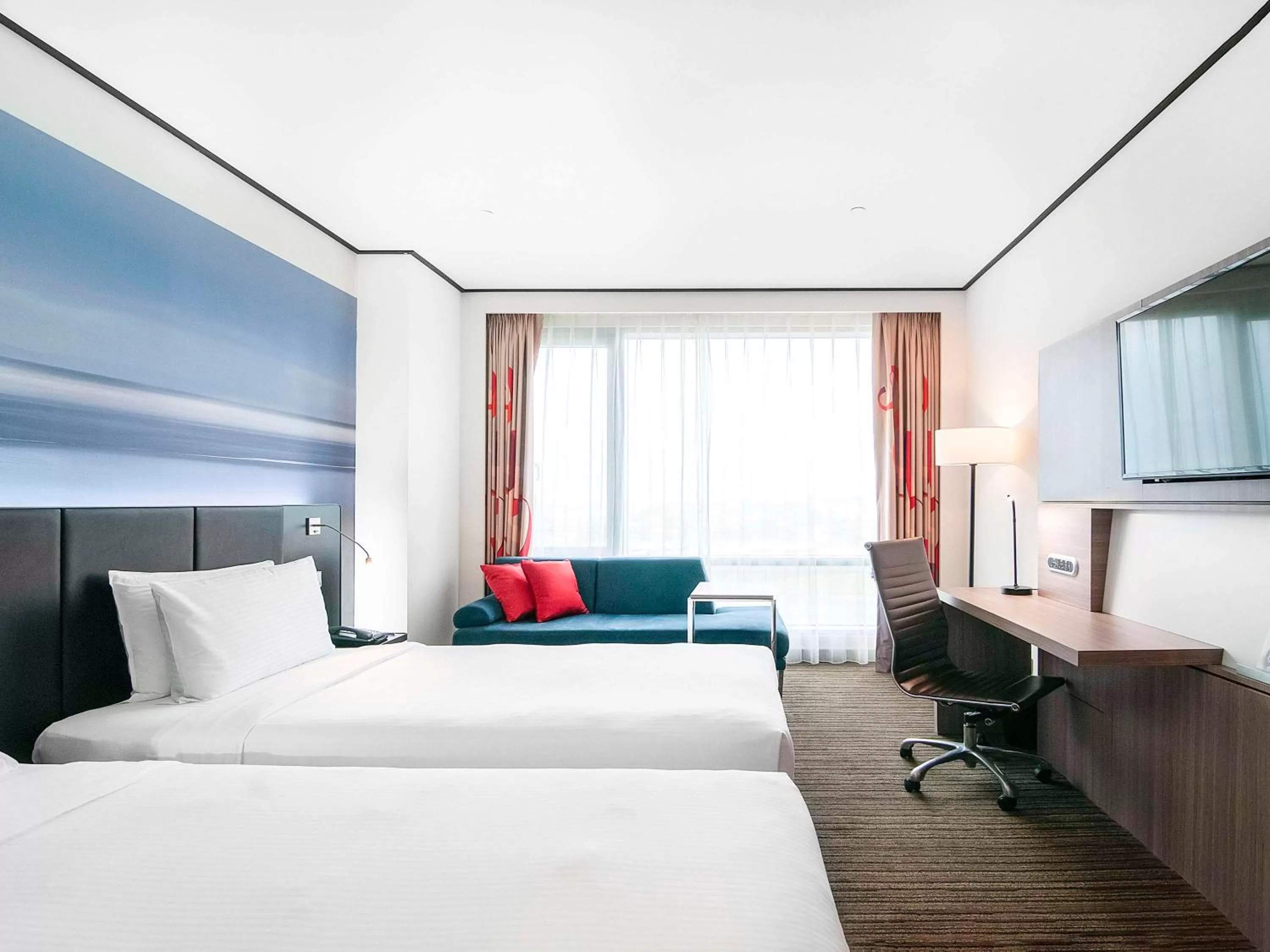 Superior Twin Room with Airport View in Hyatt Regency Taoyuan International Airport