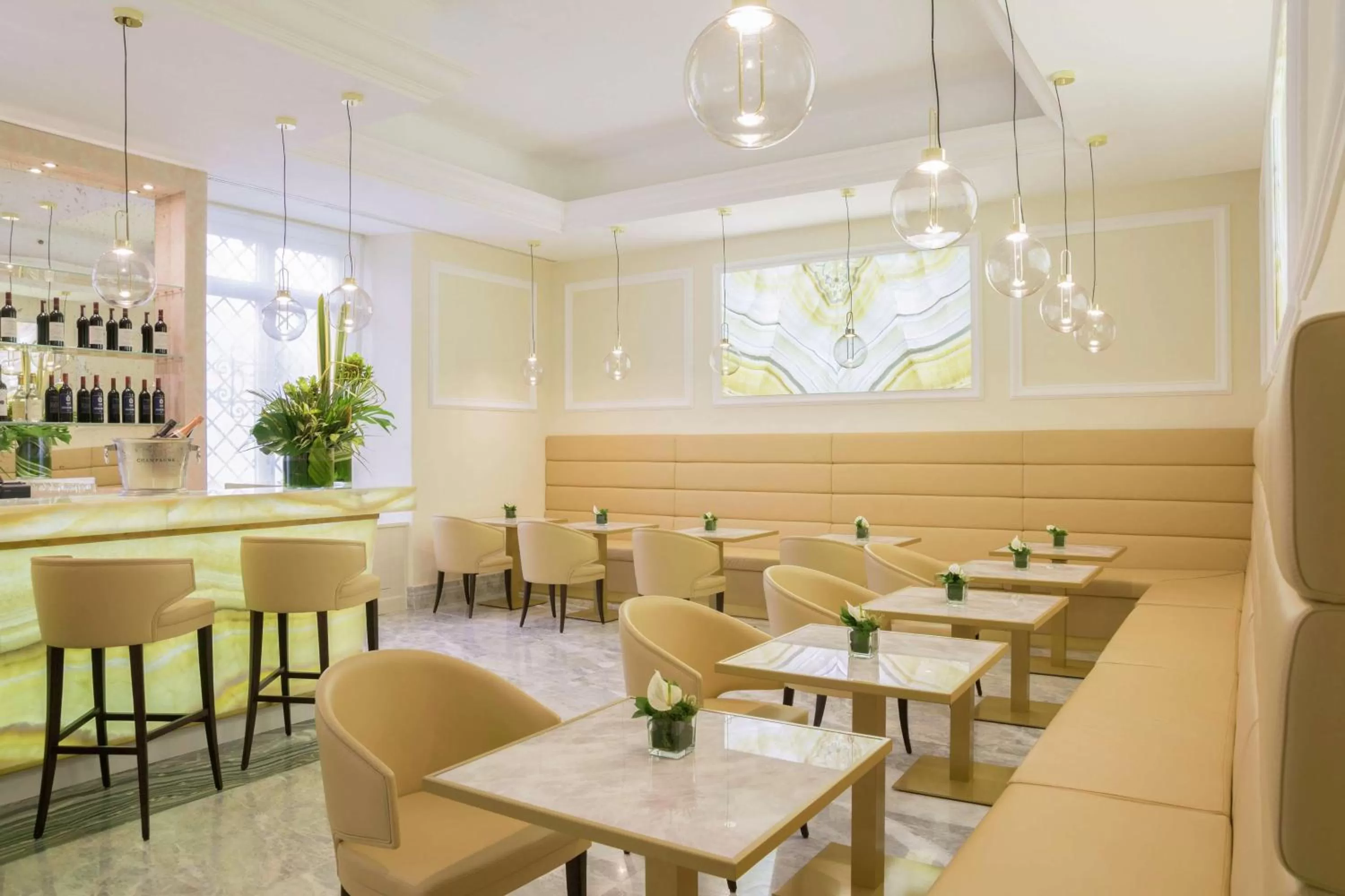 Lounge or bar in Aleph Rome Hotel, Curio Collection By Hilton