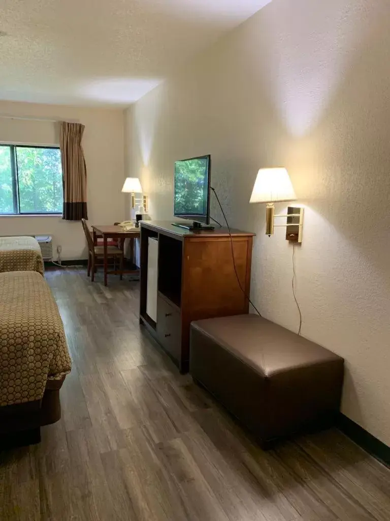 Bed in Days Inn by Wyndham Topeka Bed in Days Inn by Wyndham Topeka