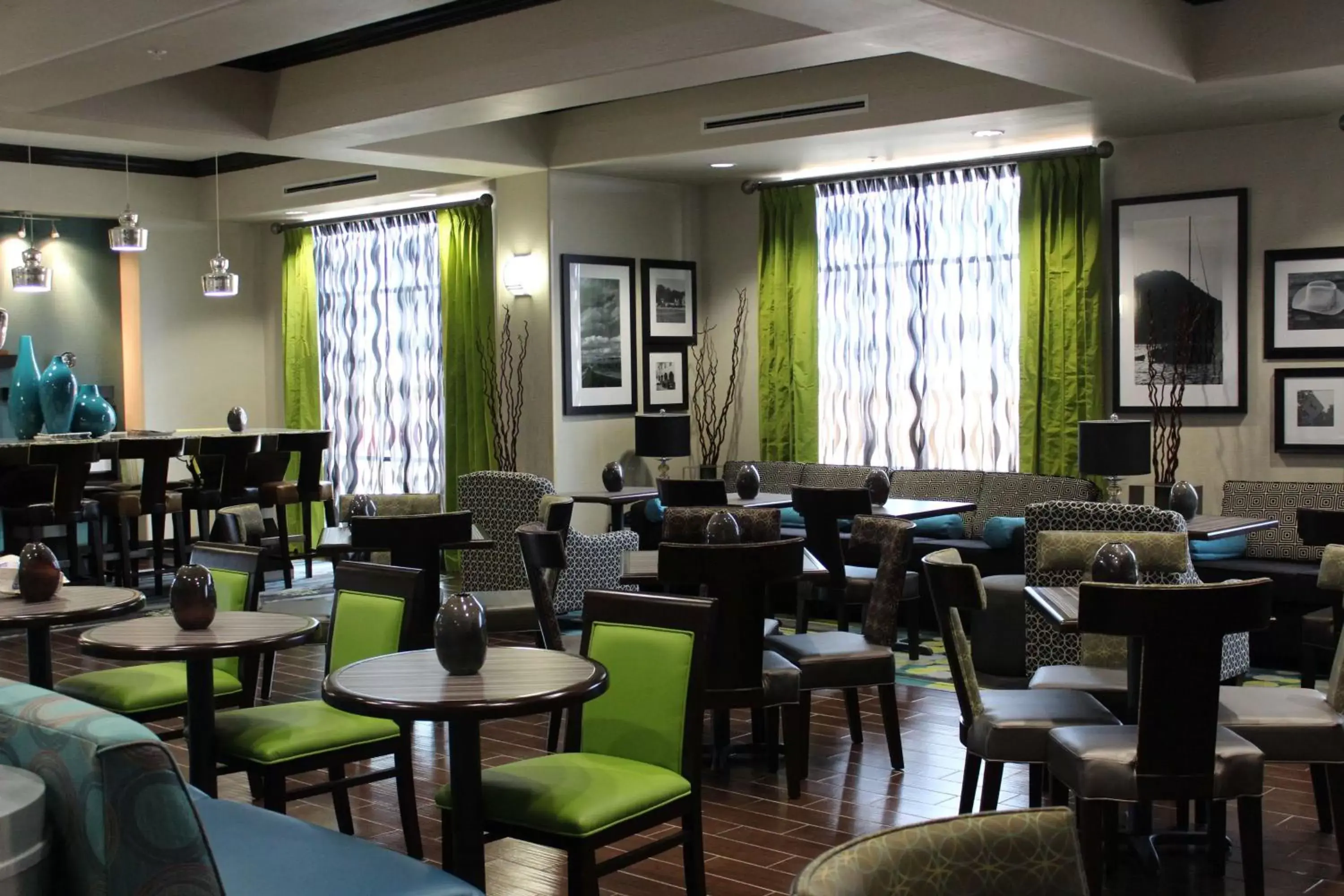 Lobby or reception, Restaurant/Places to Eat in Hampton Inn Cotulla
