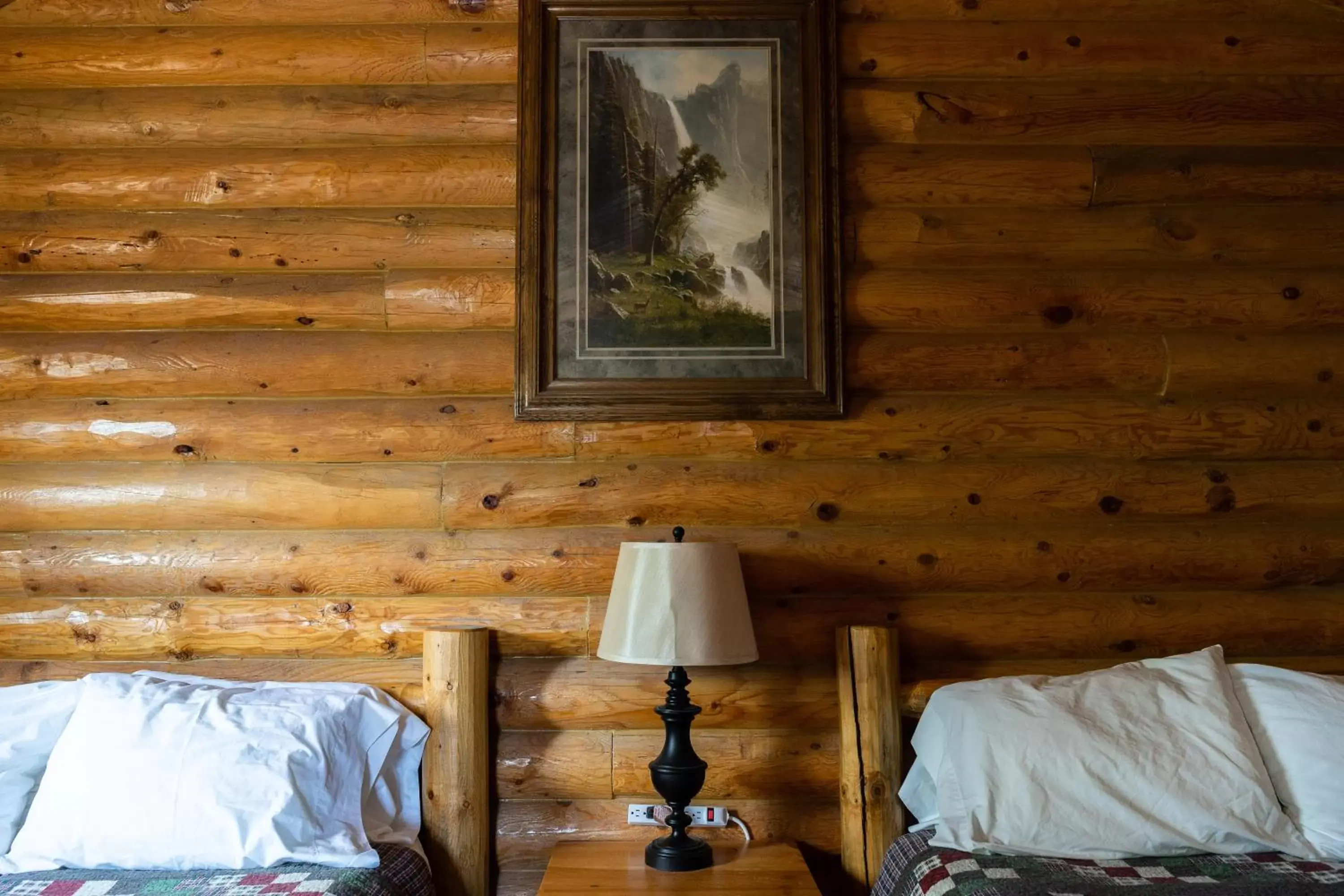 Bedroom, Bed in Country Cabins Inn