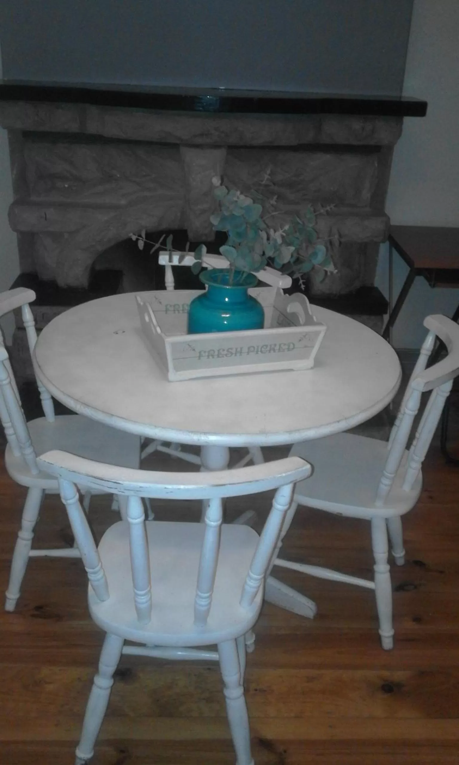 Dining area in Poetry Guestrooms