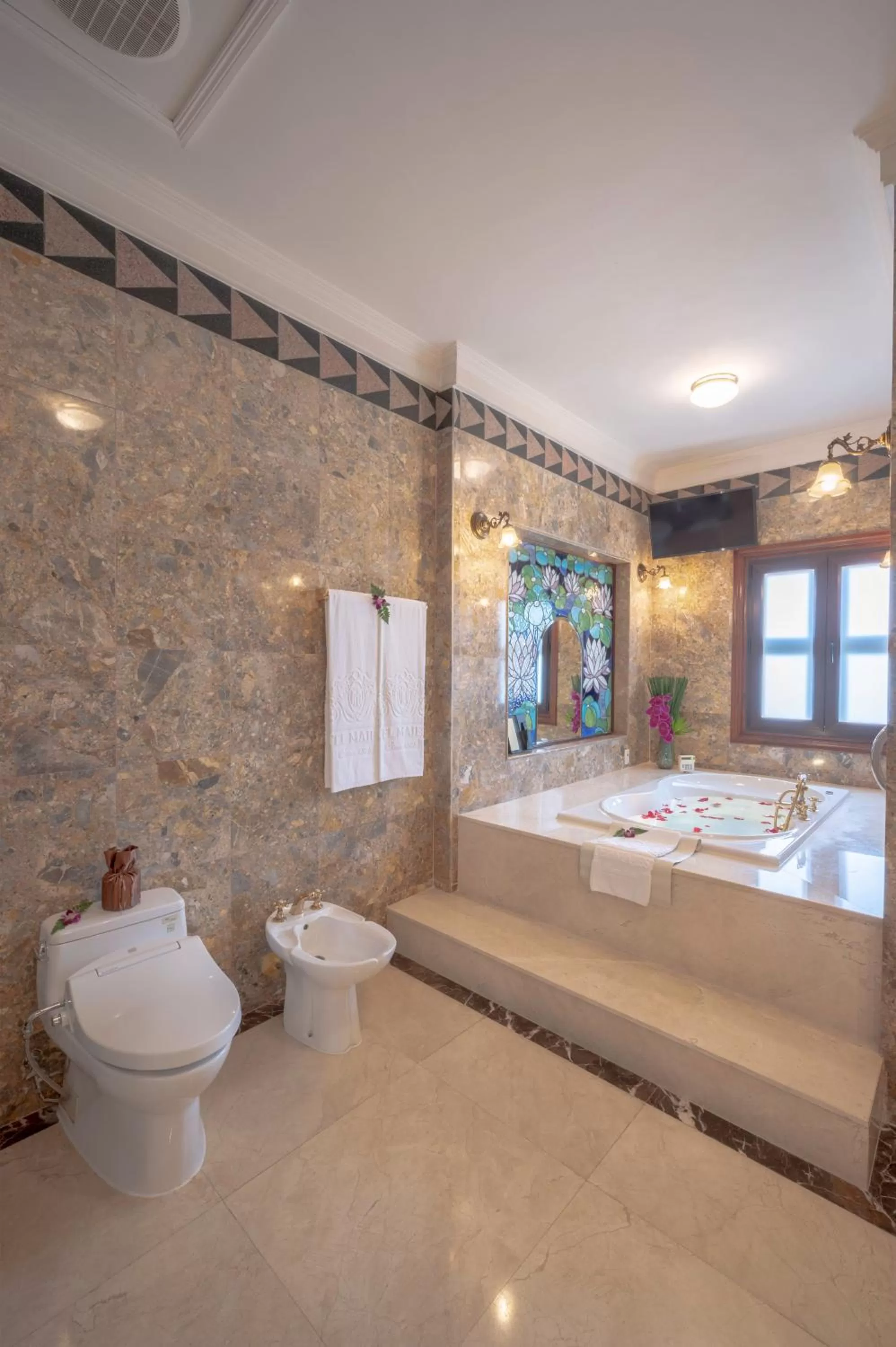 Toilet in Hotel Majestic Saigon