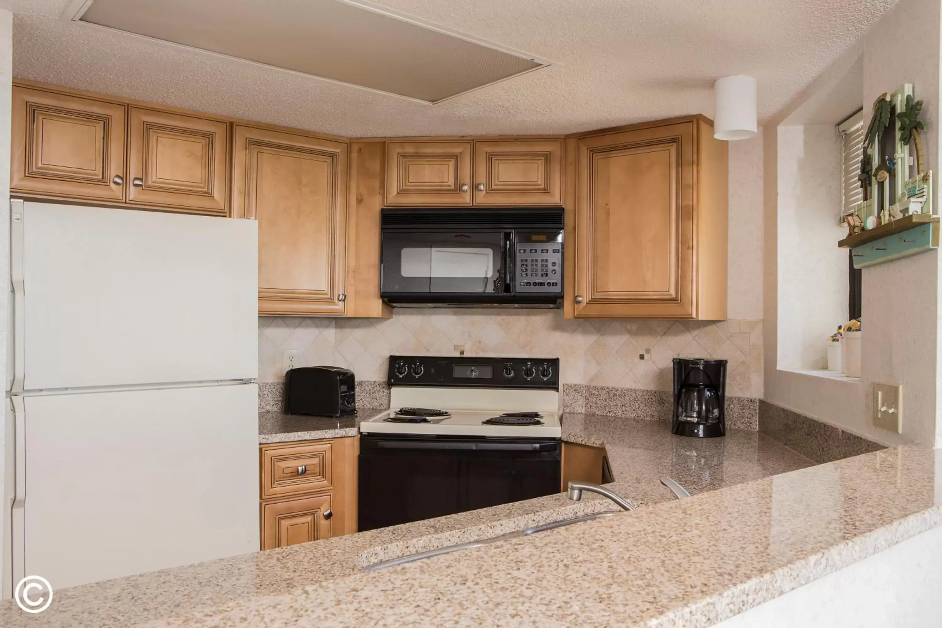 Kitchen or kitchenette, Kitchen/Kitchenette in Beach Cove Resort