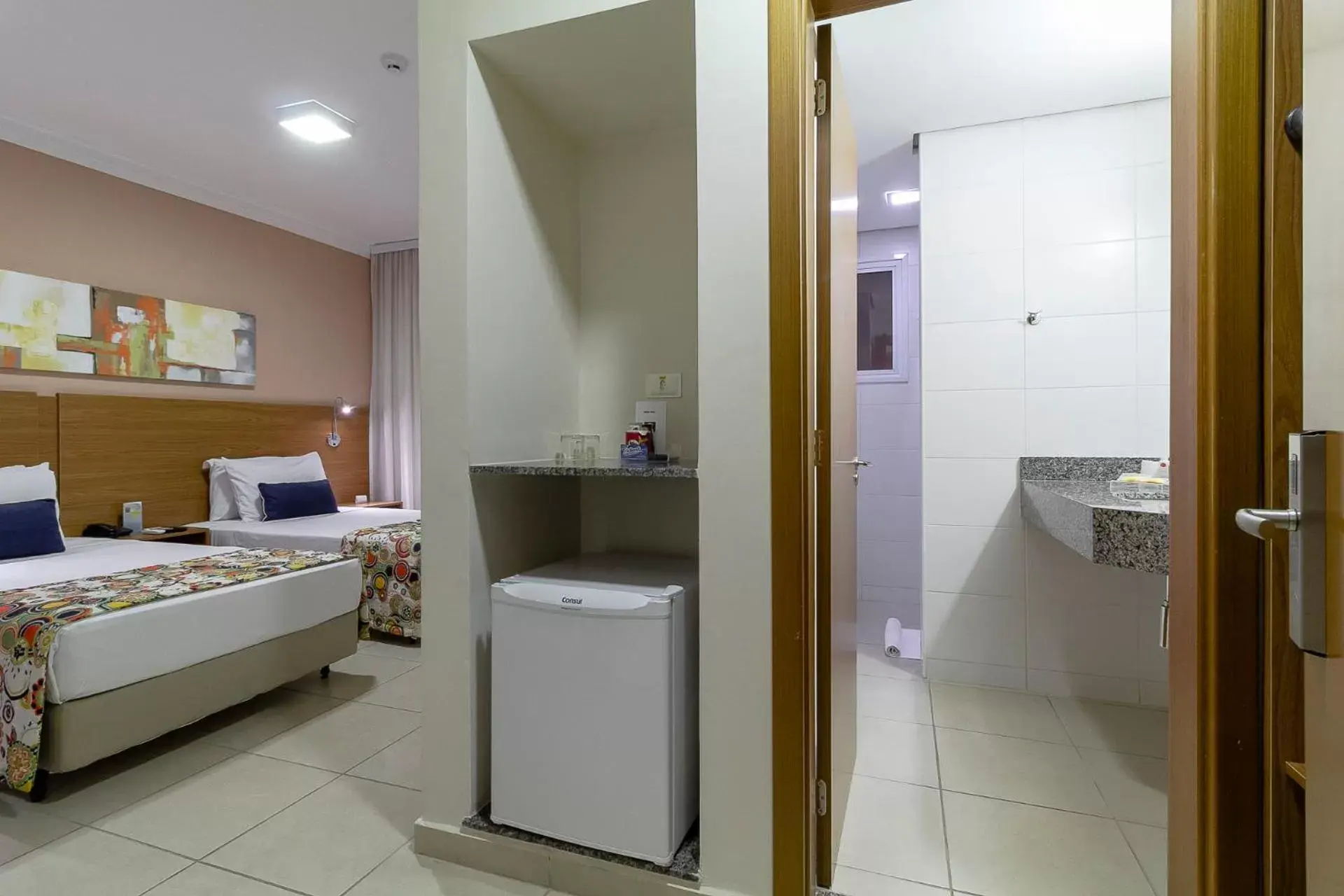 Bathroom, Bed in Comfort Hotel Bauru Bathroom, Bed in Comfort Hotel Bauru