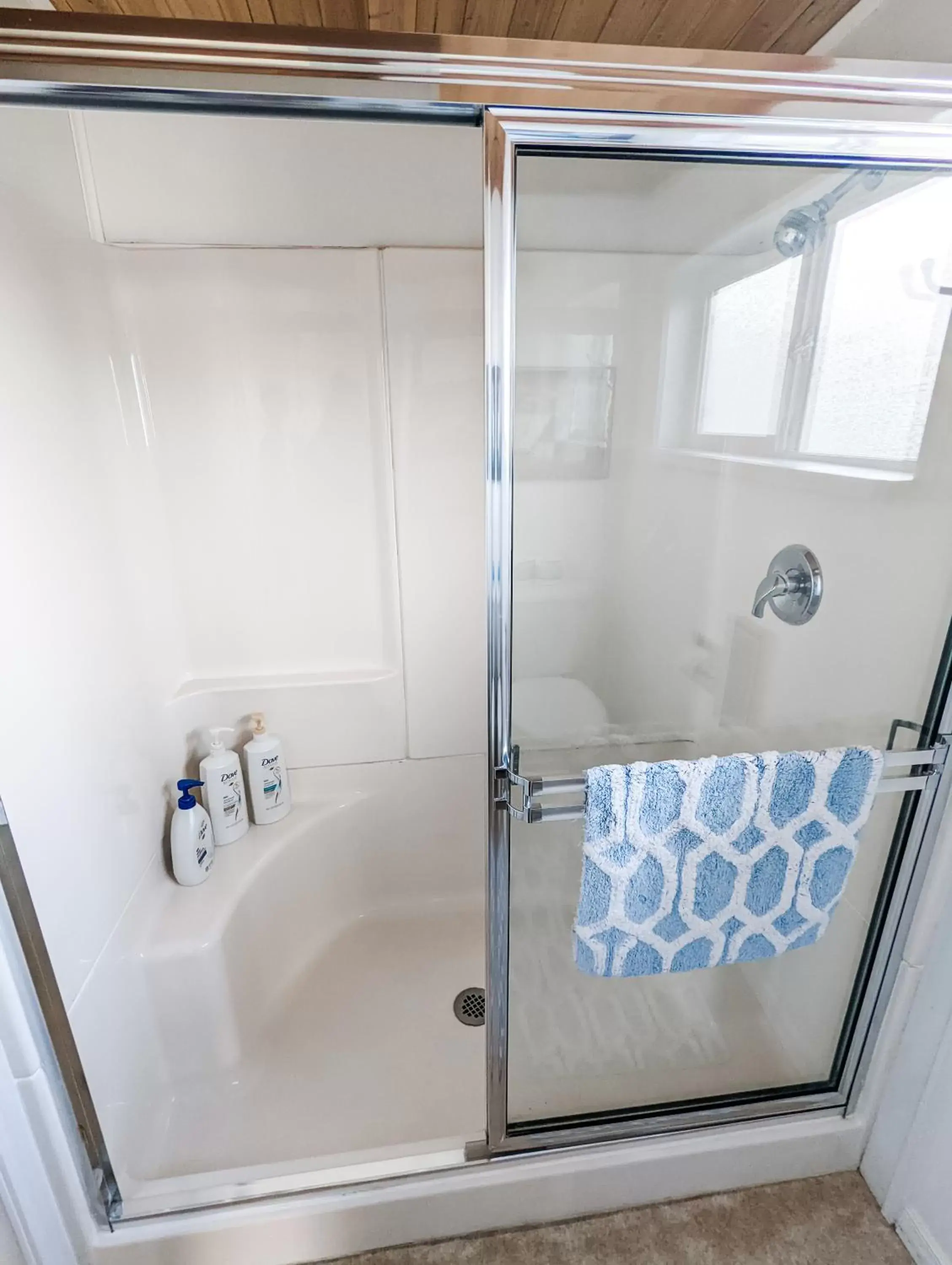 Bathroom in Juan de Fuca Cottages