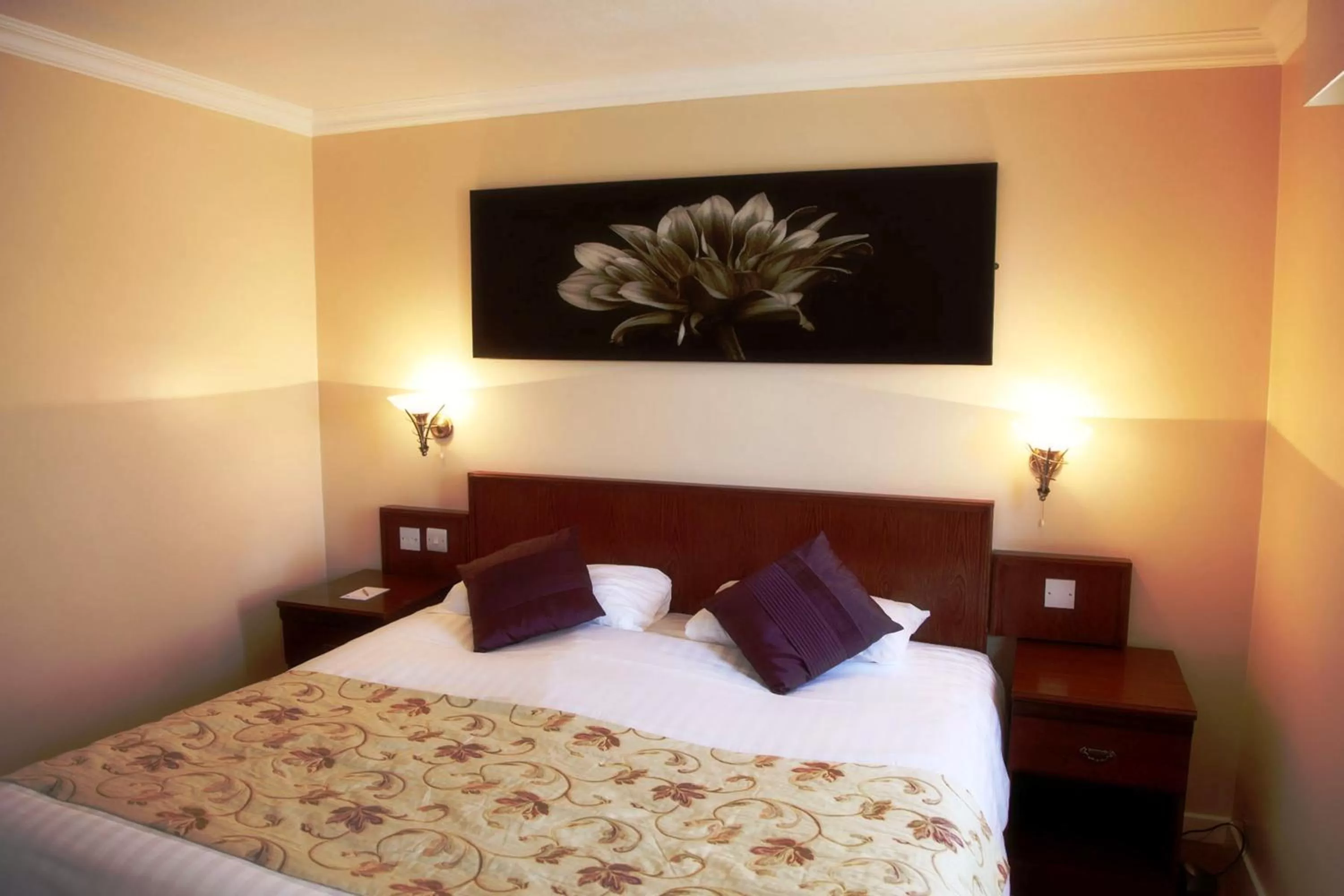 Bedroom, Bed in Beaufort Park Hotel