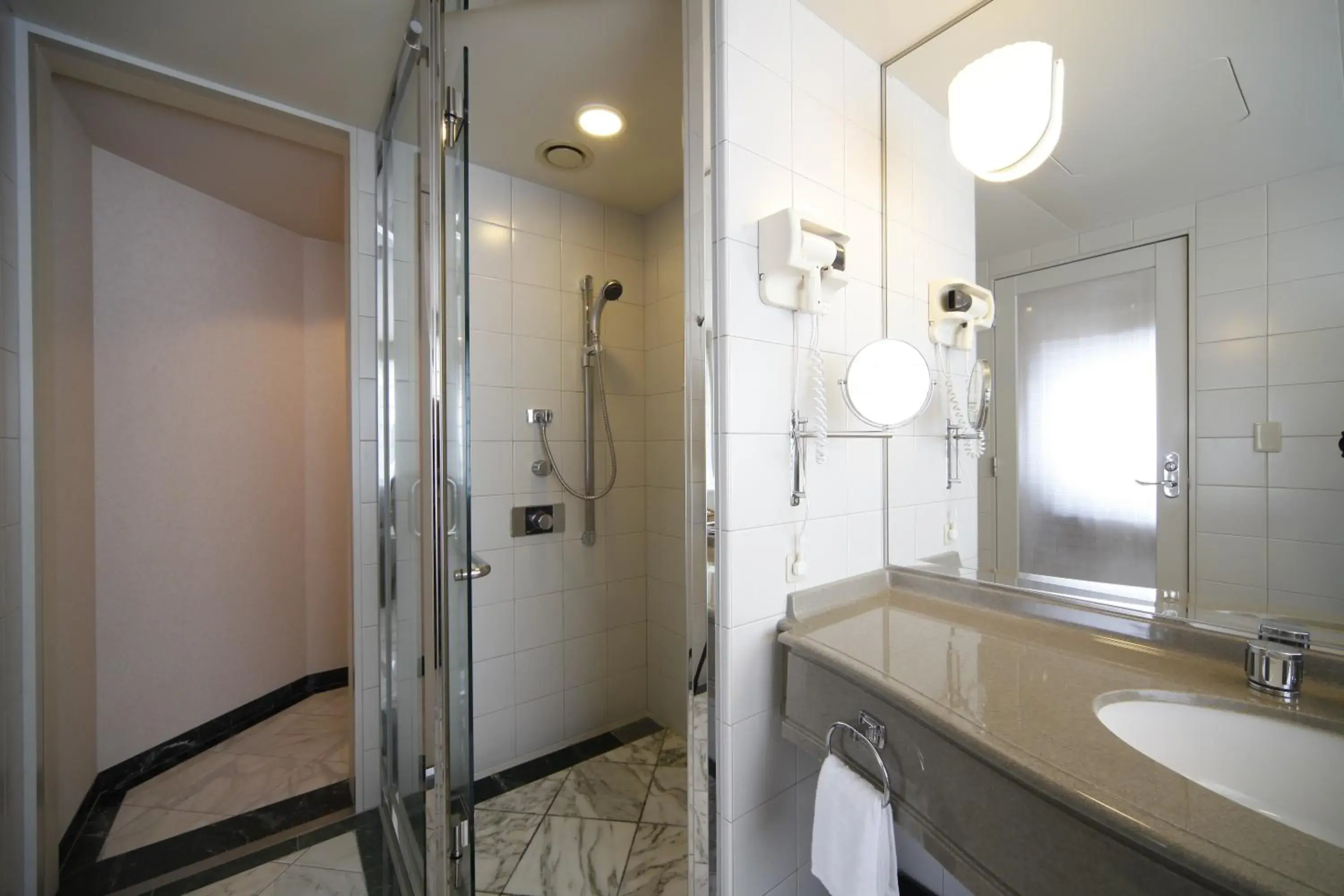 Shower, Bathroom in Gifu Miyako Hotel