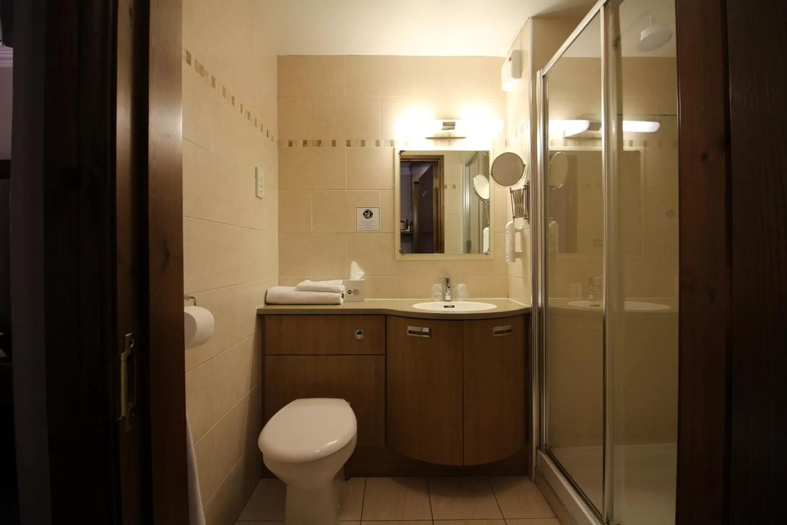 Bathroom in Best Western Plus Pastures Hotel