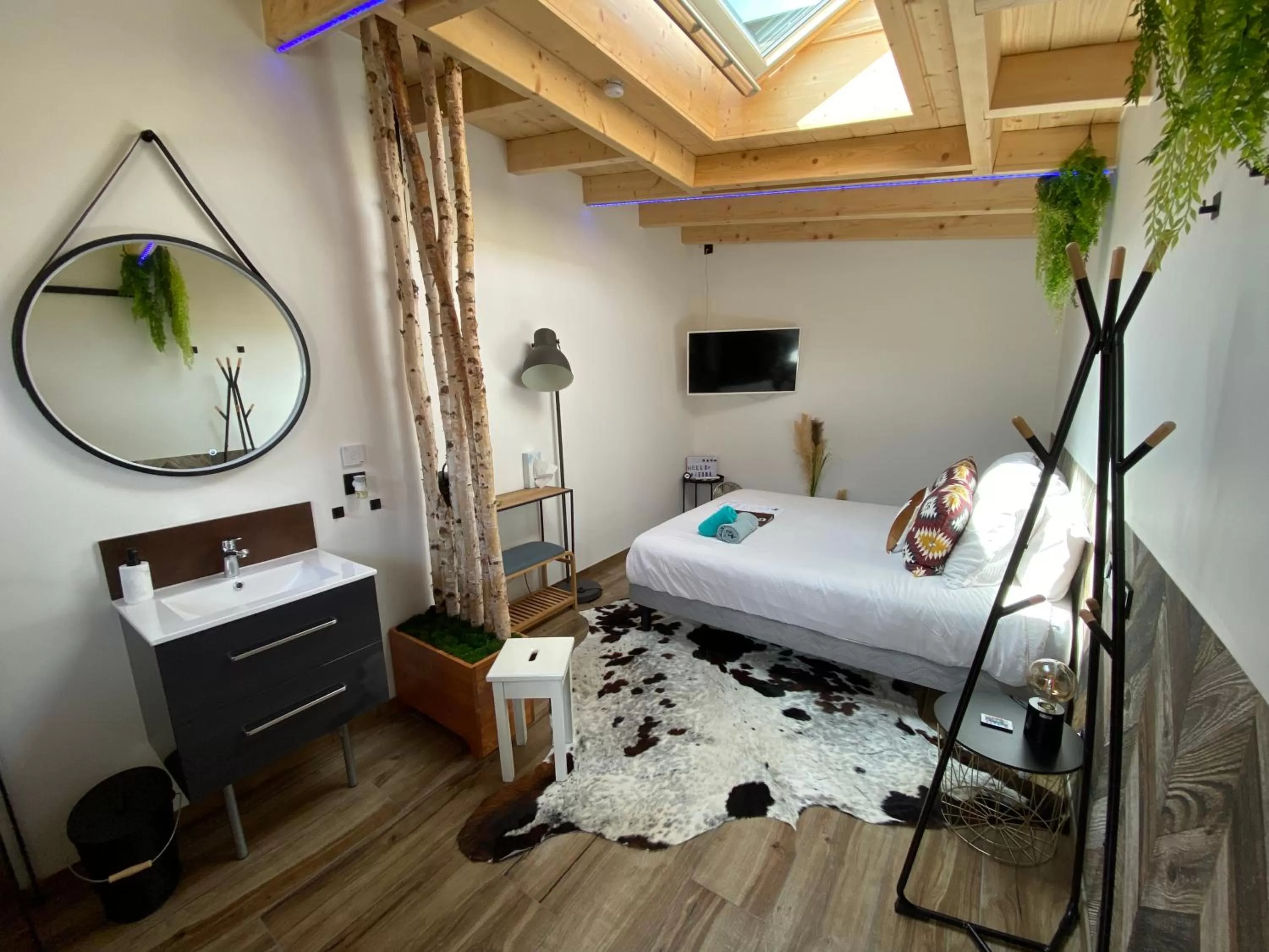 Photo of the whole room, Bed in La Villa d'Hélène 2 - Chambres d'hôtes BnB et Appartements - Cluses