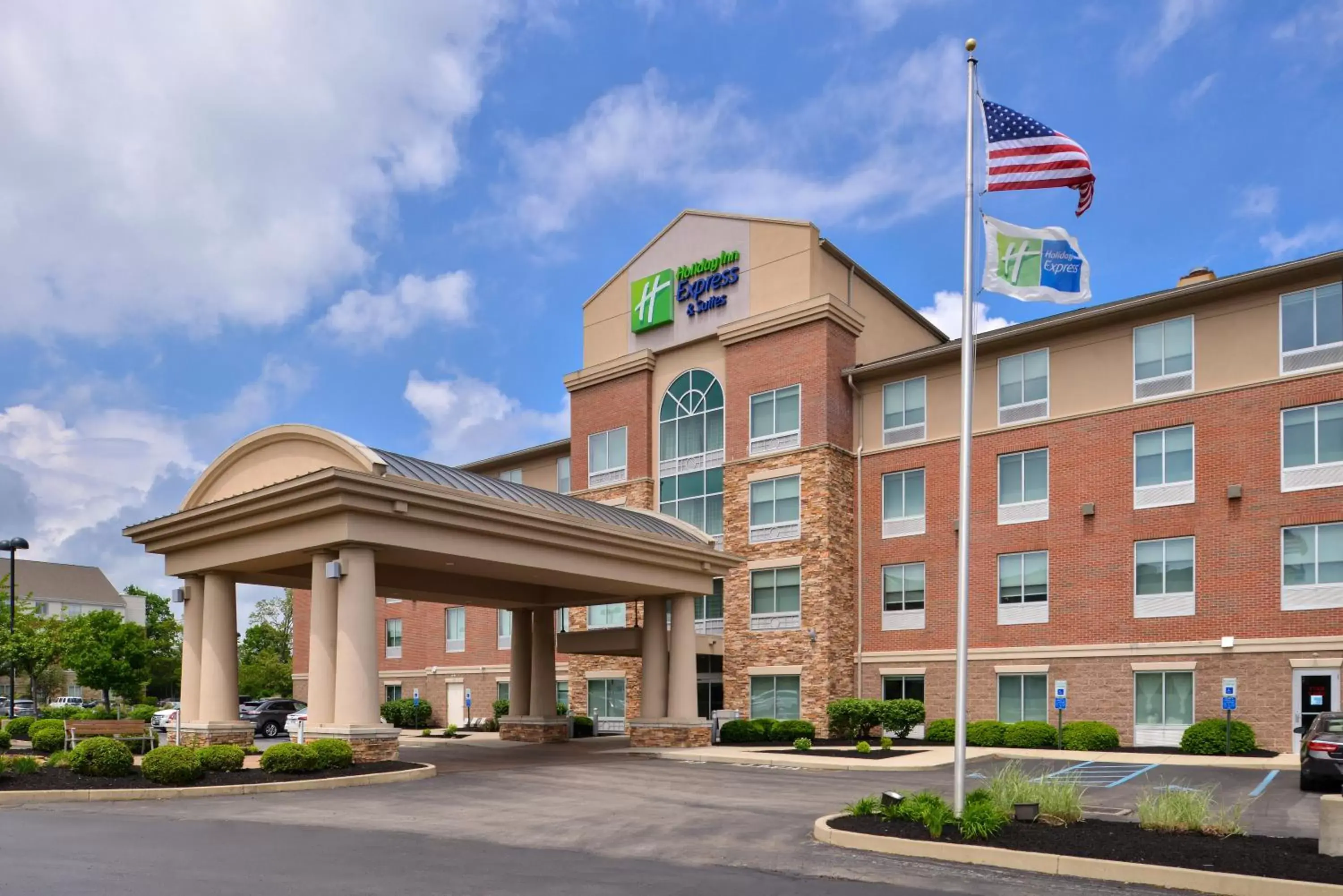 Property building in Holiday Inn Express Hotel & Suites Cincinnati - Mason by IHG Property building in Holiday Inn Express Hotel & Suites Cincinnati - Mason by IHG