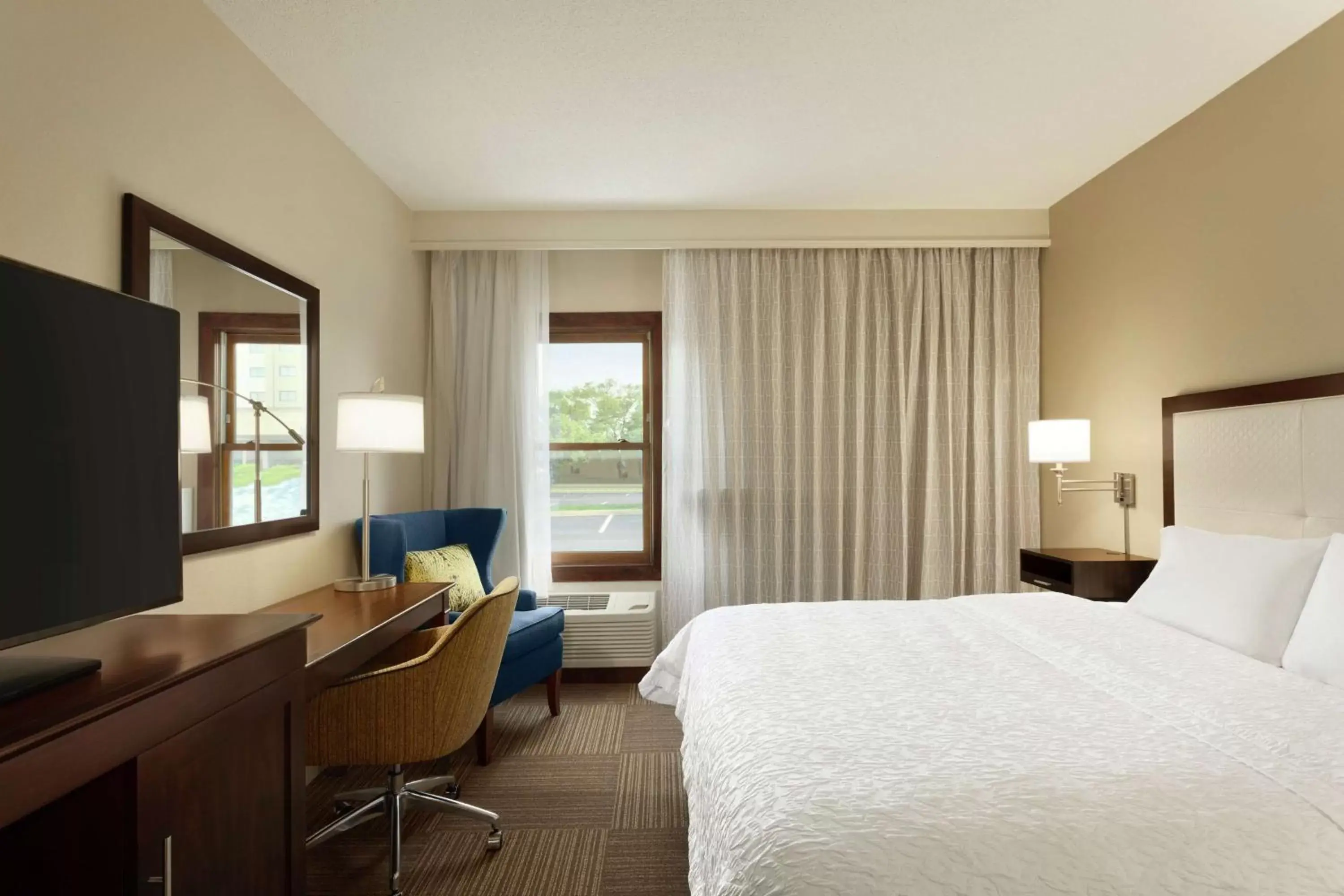Bedroom, Bed in Hampton Inn and Suites Springdale Bedroom, Bed in Hampton Inn and Suites Springdale