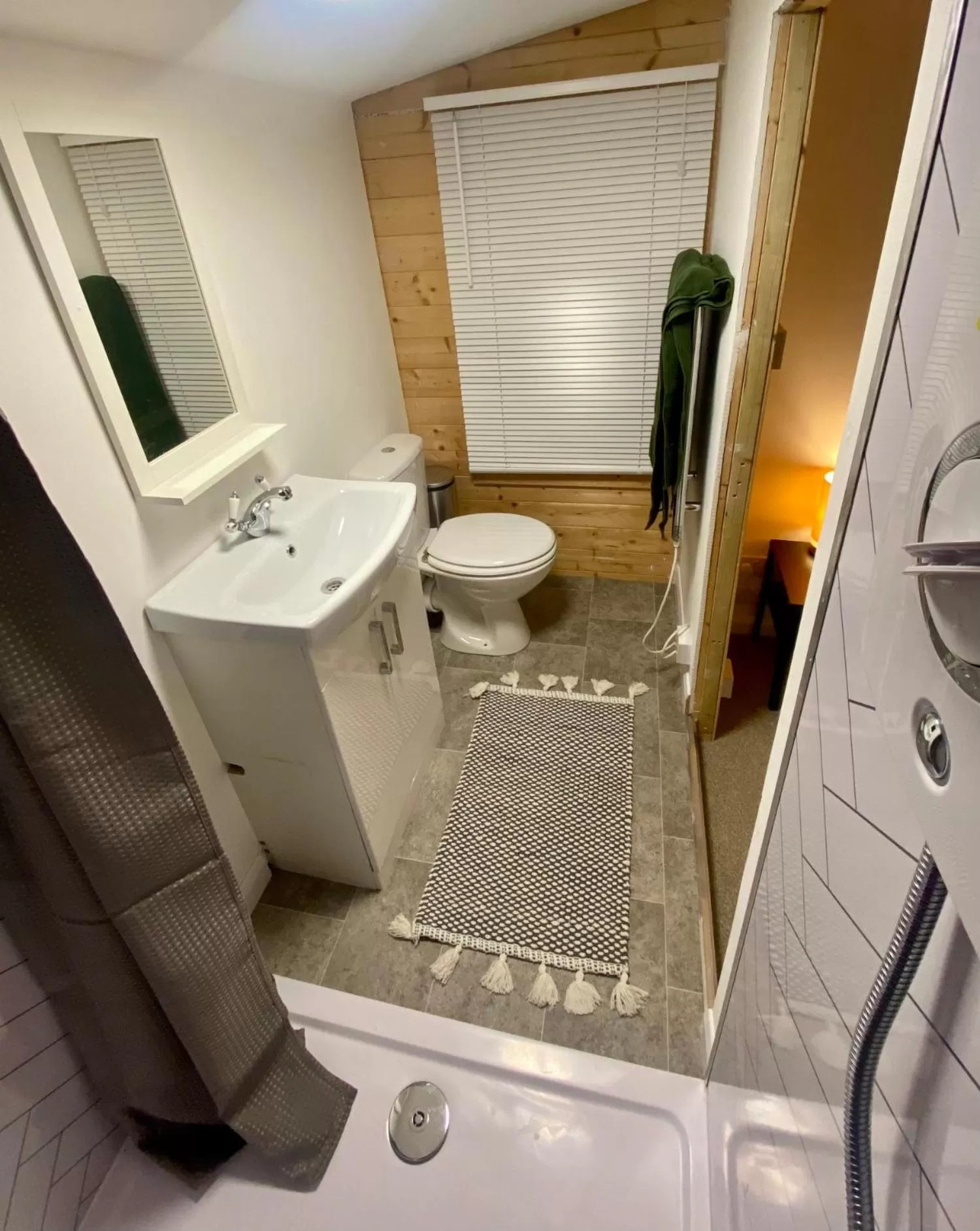 Shower, Bathroom in The Dragonfly BNB, Glastonbury
