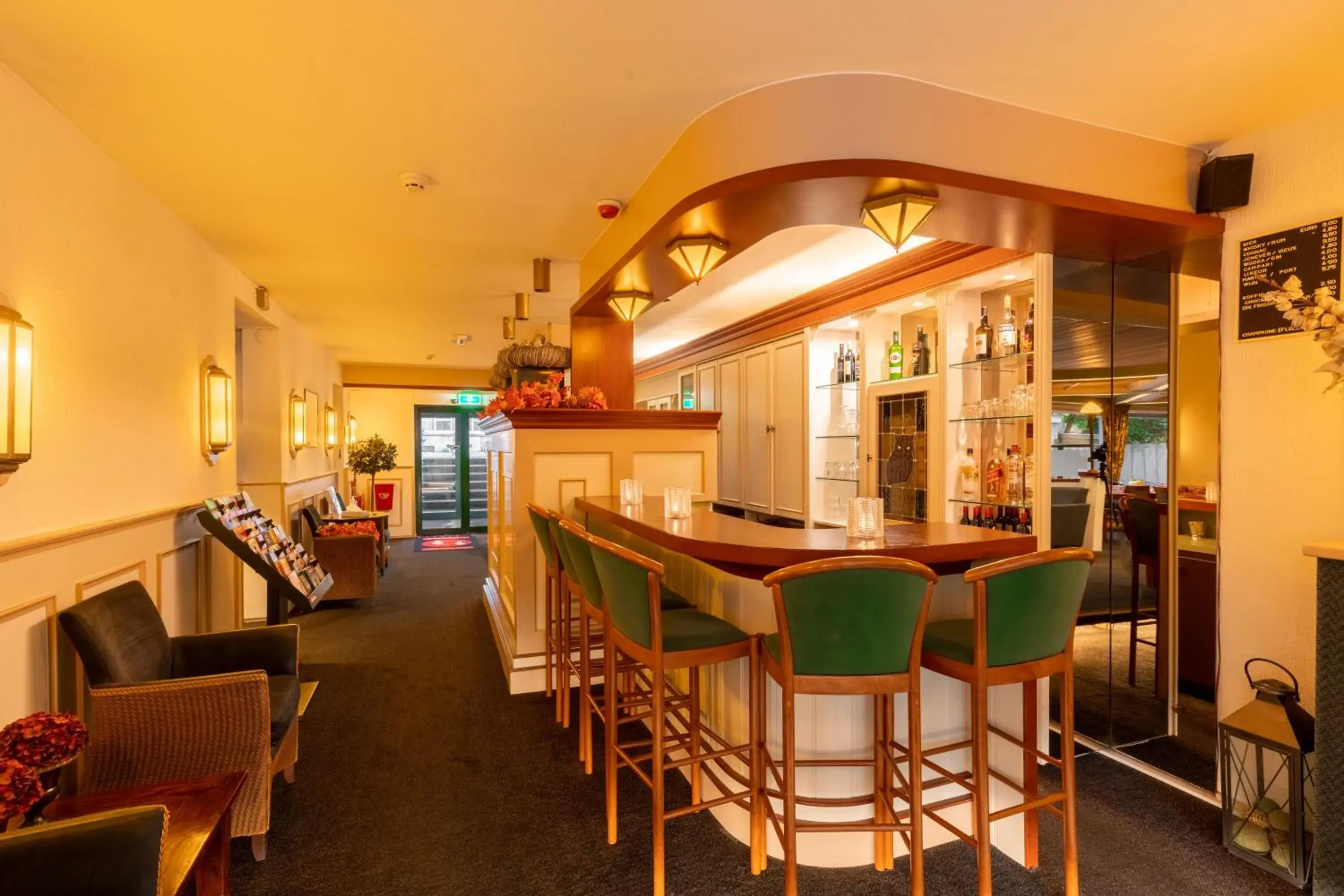 Lounge or bar in Owl Hotel Lounge or bar in Owl Hotel