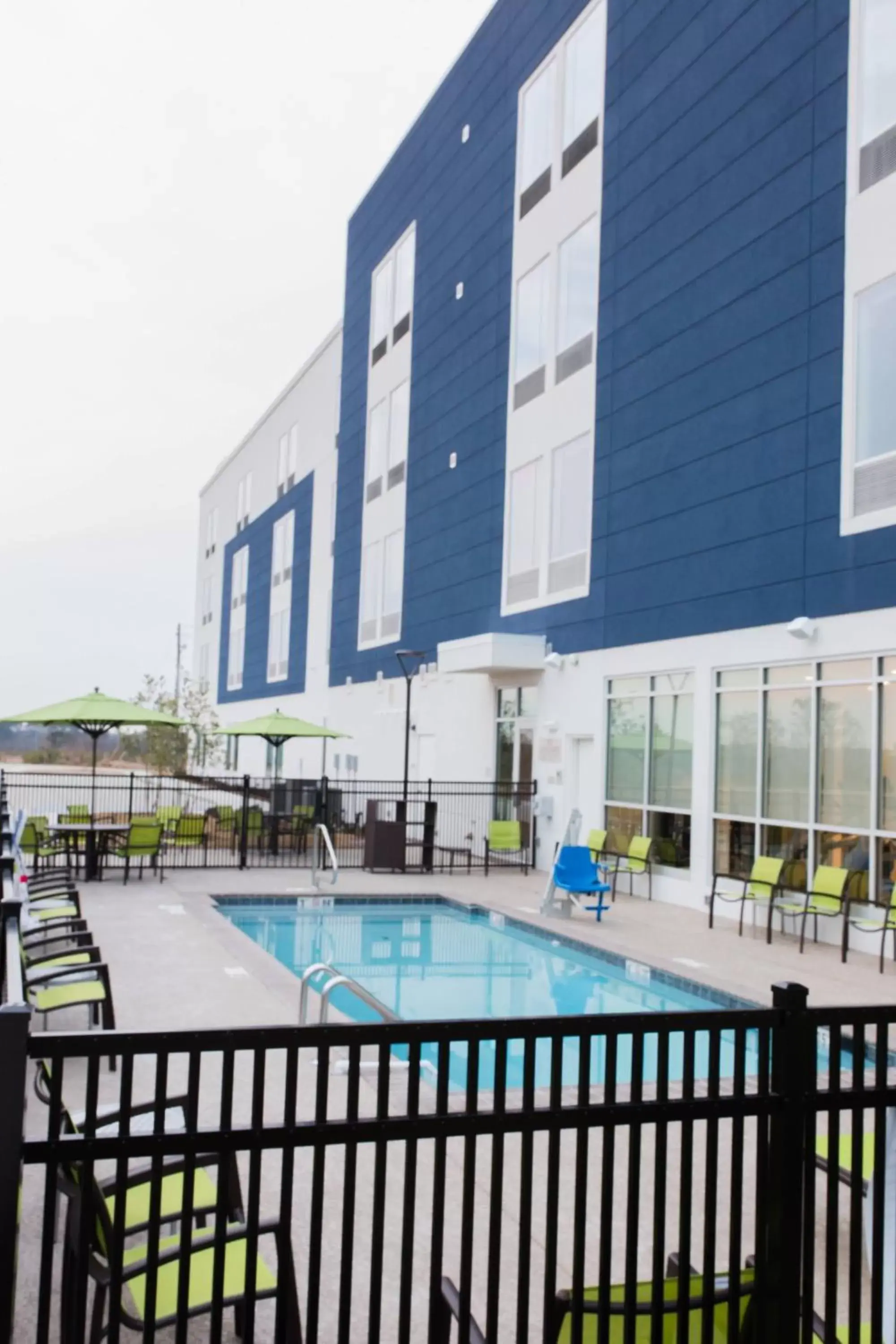 Swimming pool, Pool View in SpringHill Suites by Marriott Birmingham Gardendale