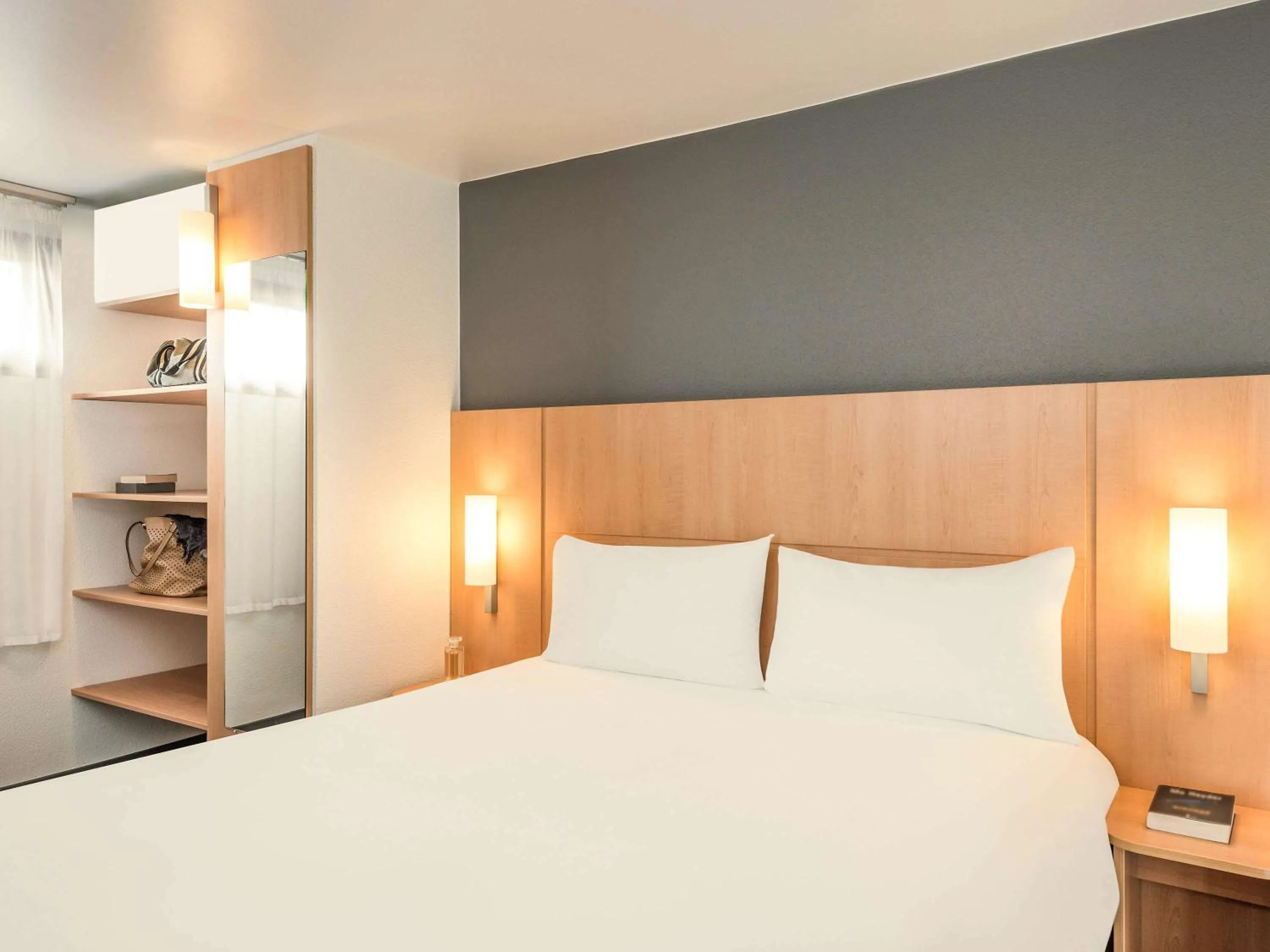 Photo of the whole room, Bed in ibis Paris Bastille Faubourg St Antoine