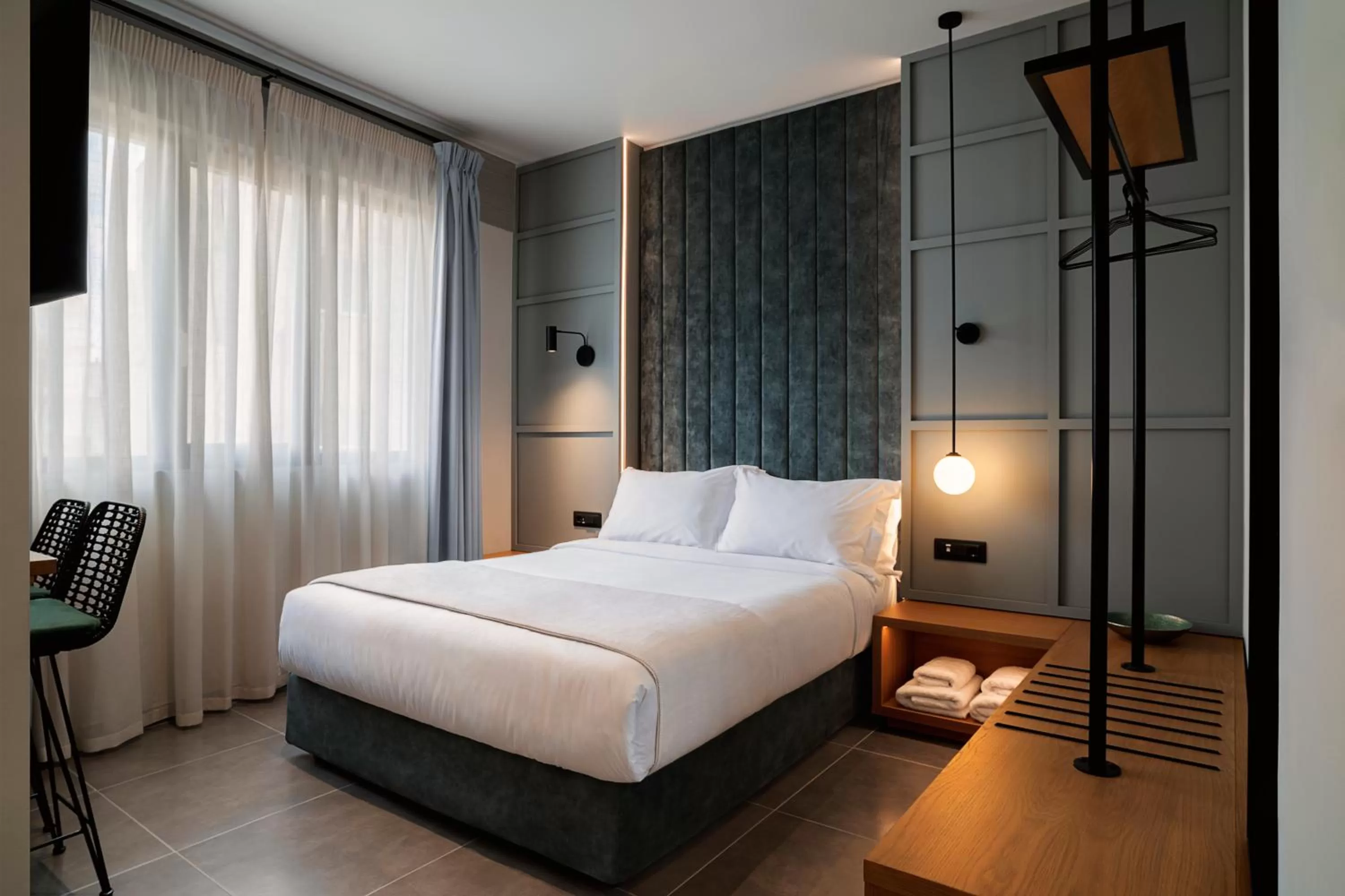 Bed in Bob W Athens Akadimia