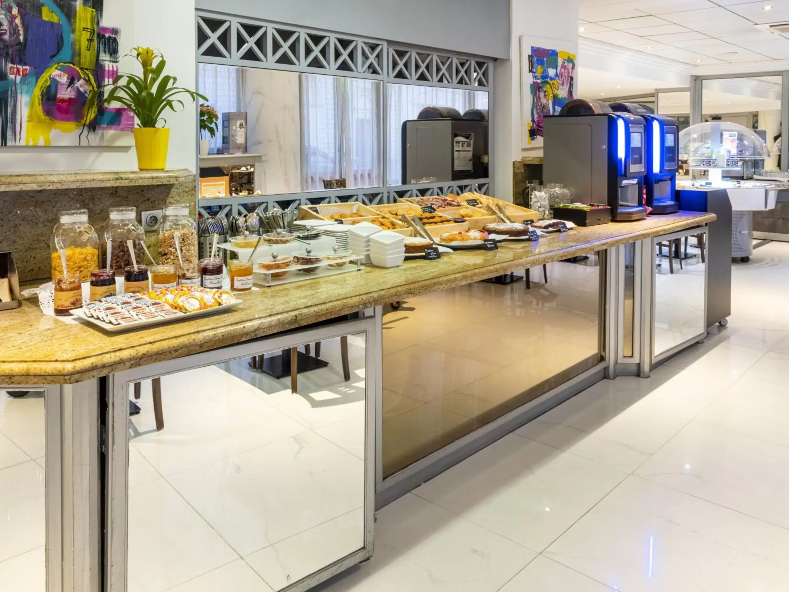 Food and drinks in Hotel Nice Riviera Food and drinks in Hotel Nice Riviera