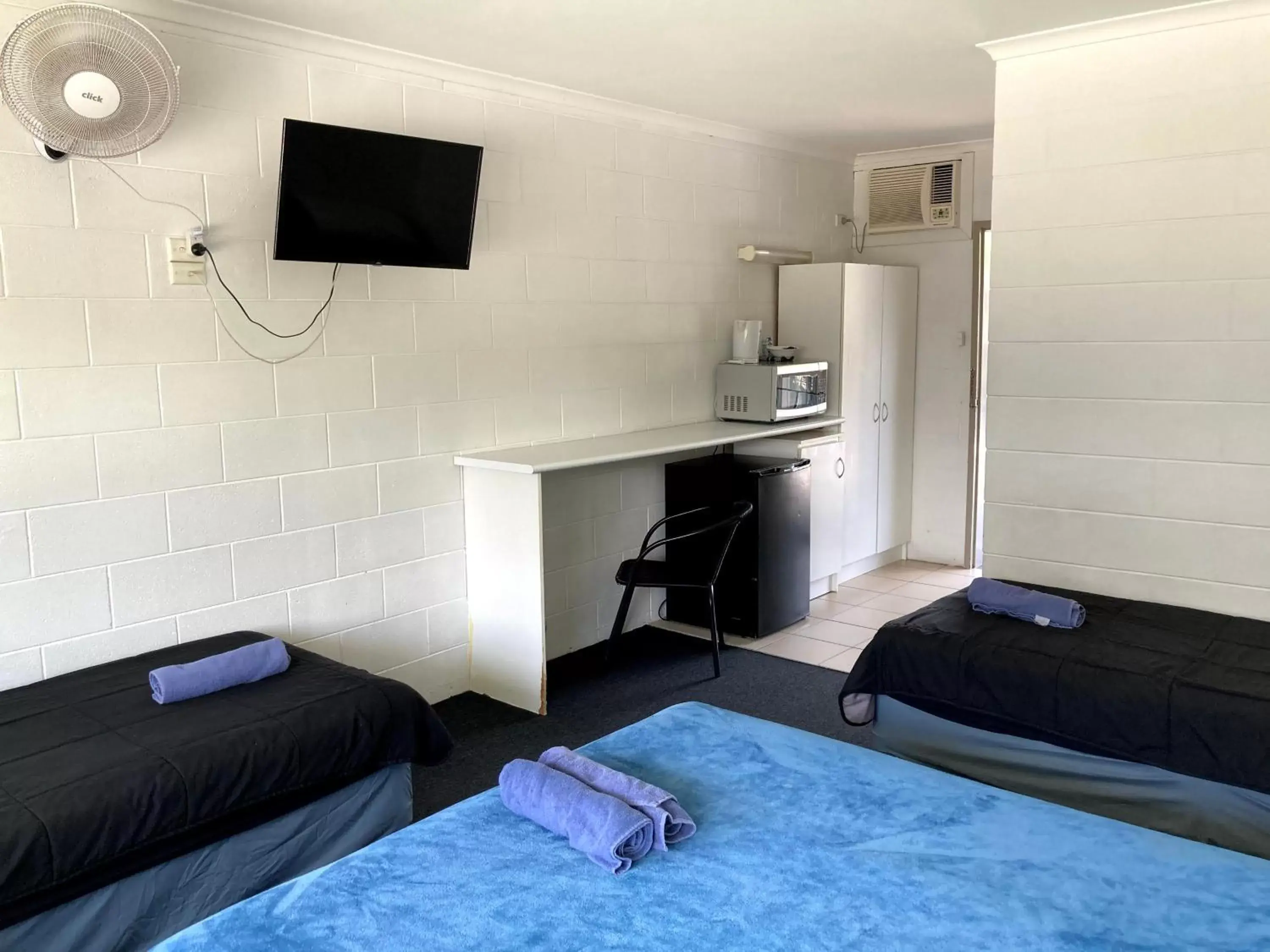 Bed in Cairns City Motel