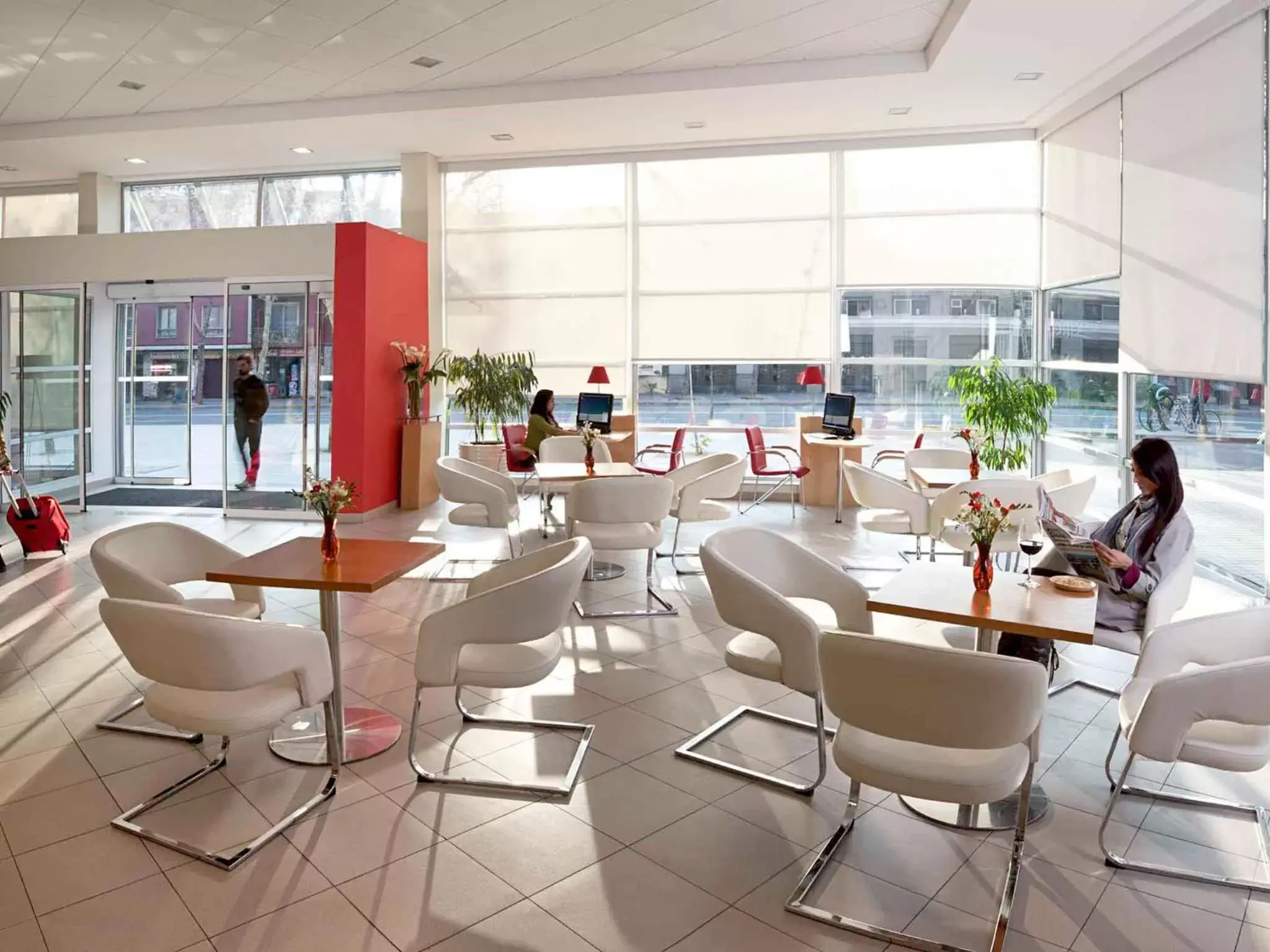 Lobby or reception, Lounge/Bar in ibis Santiago Providencia