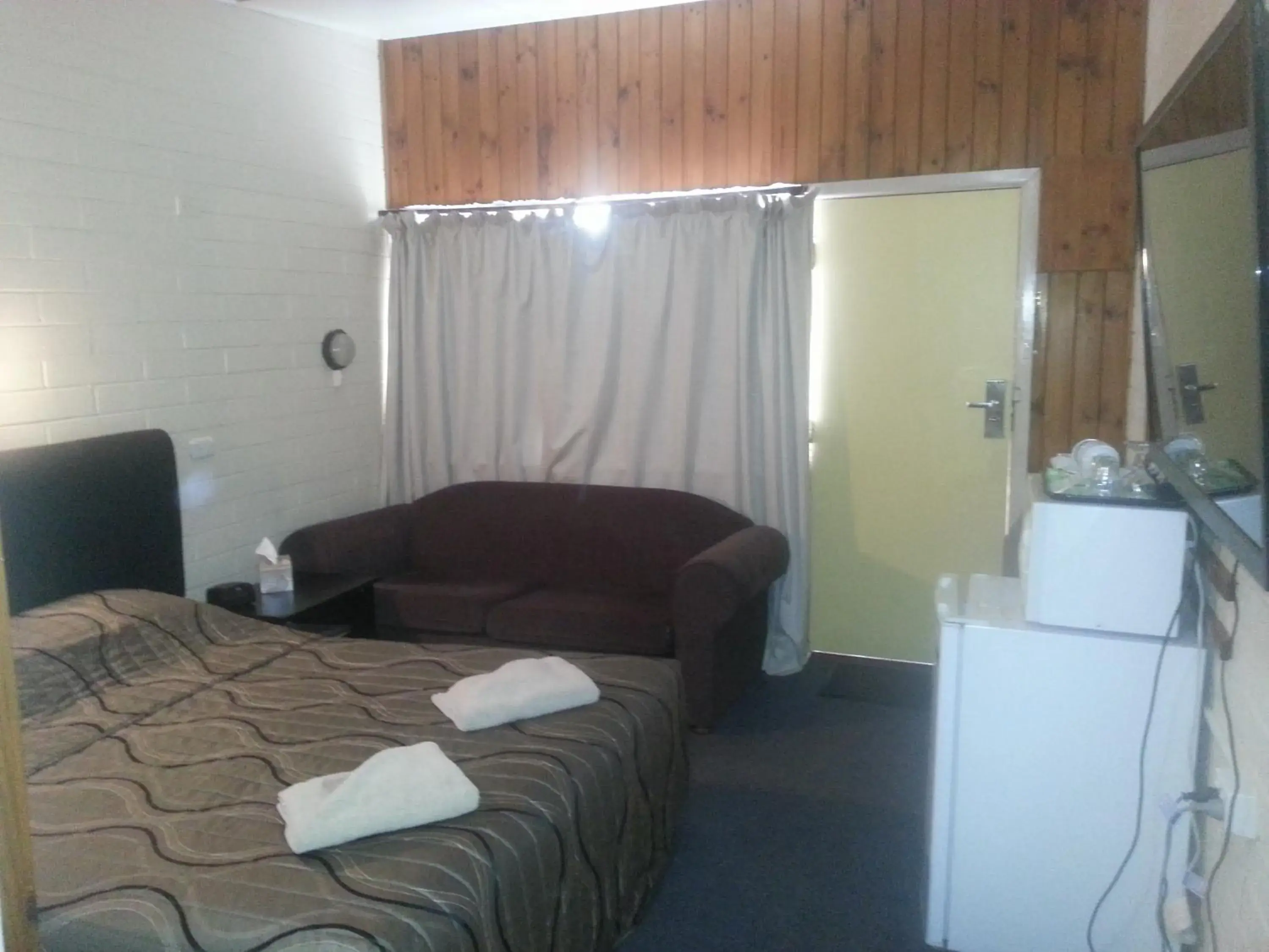 Photo of the whole room, Room Photo in Nhill Oasis Motel