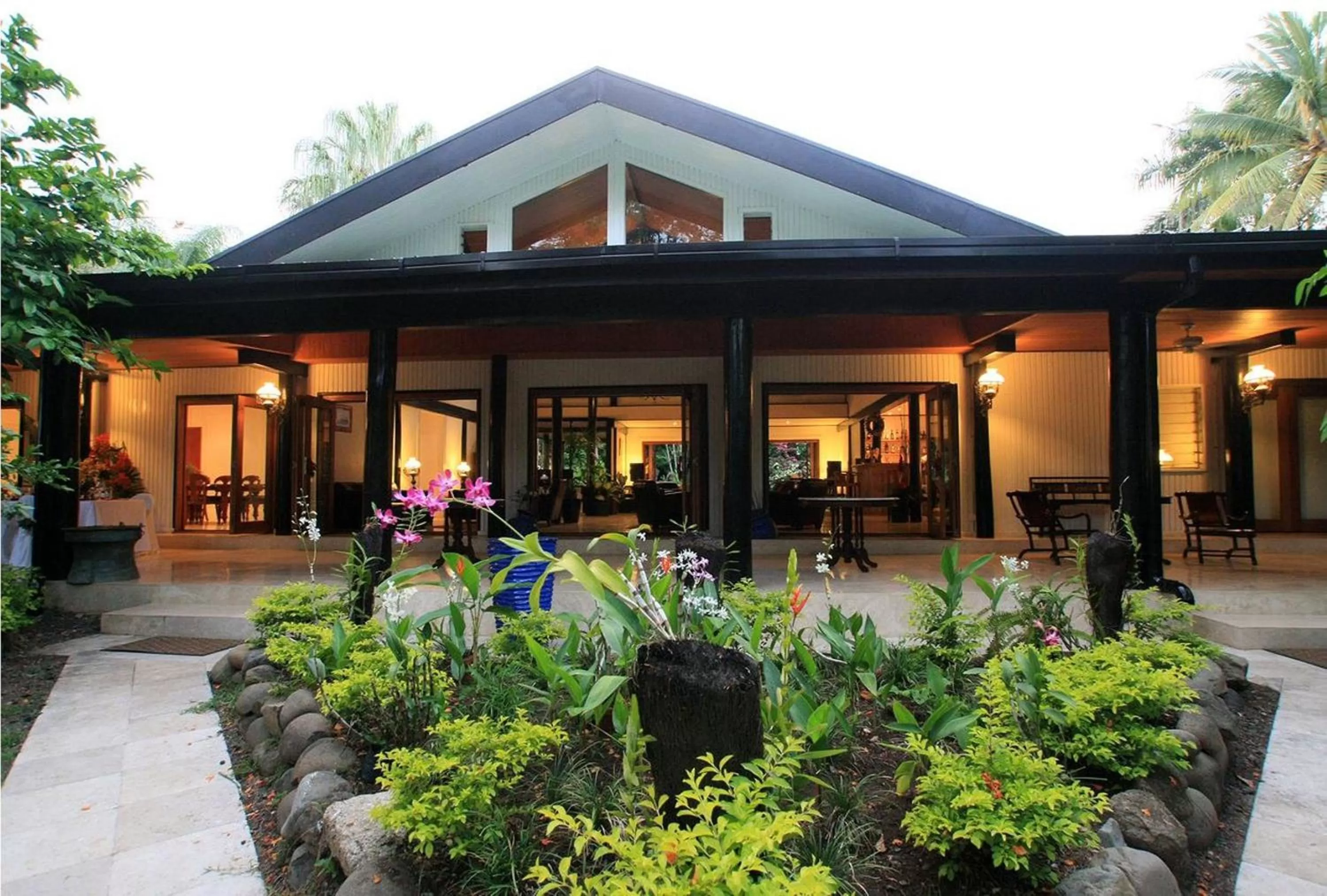 Facade/entrance in The Fiji Orchid