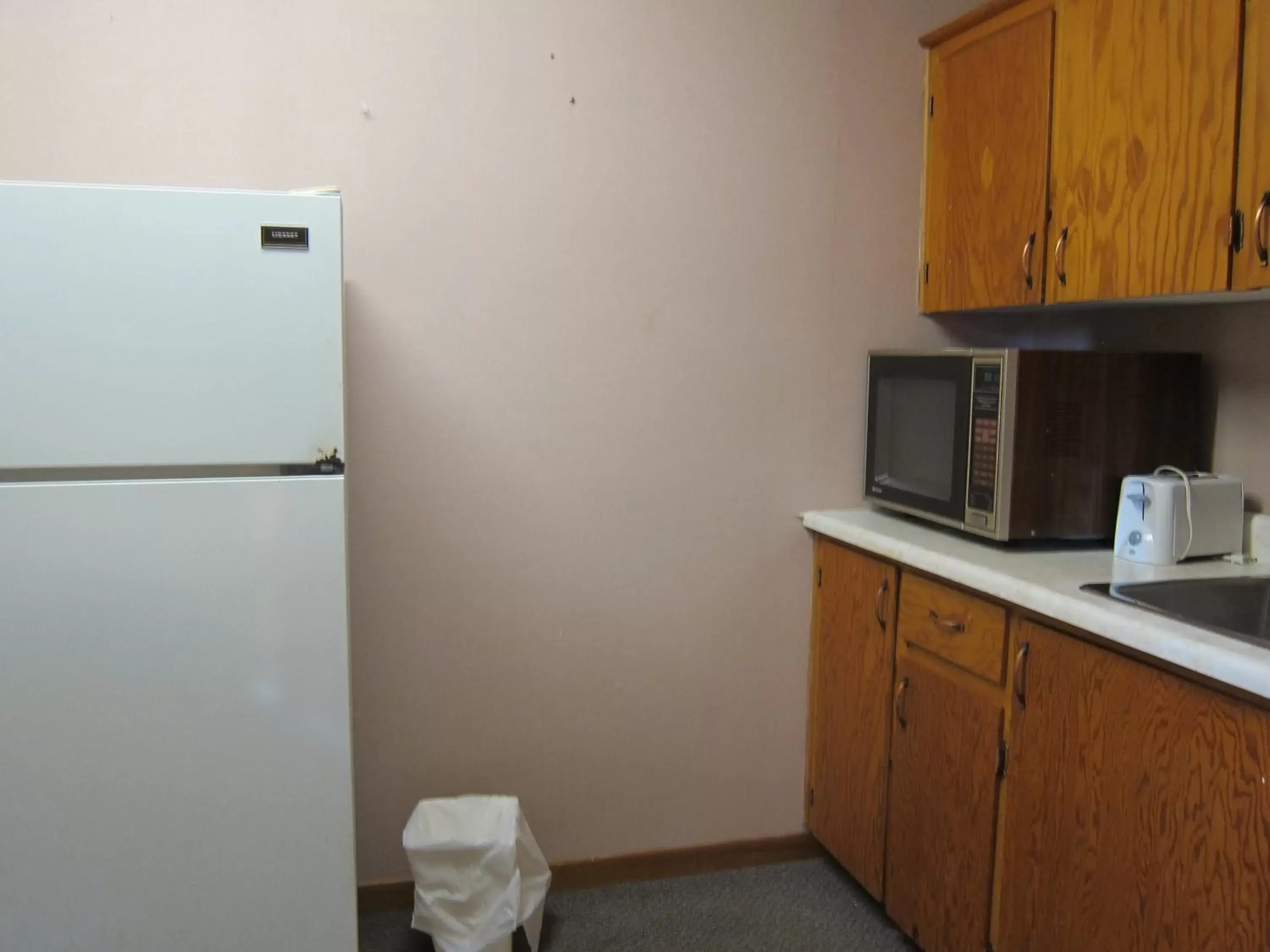 Kitchen or kitchenette, Kitchen/Kitchenette in Shine Motel