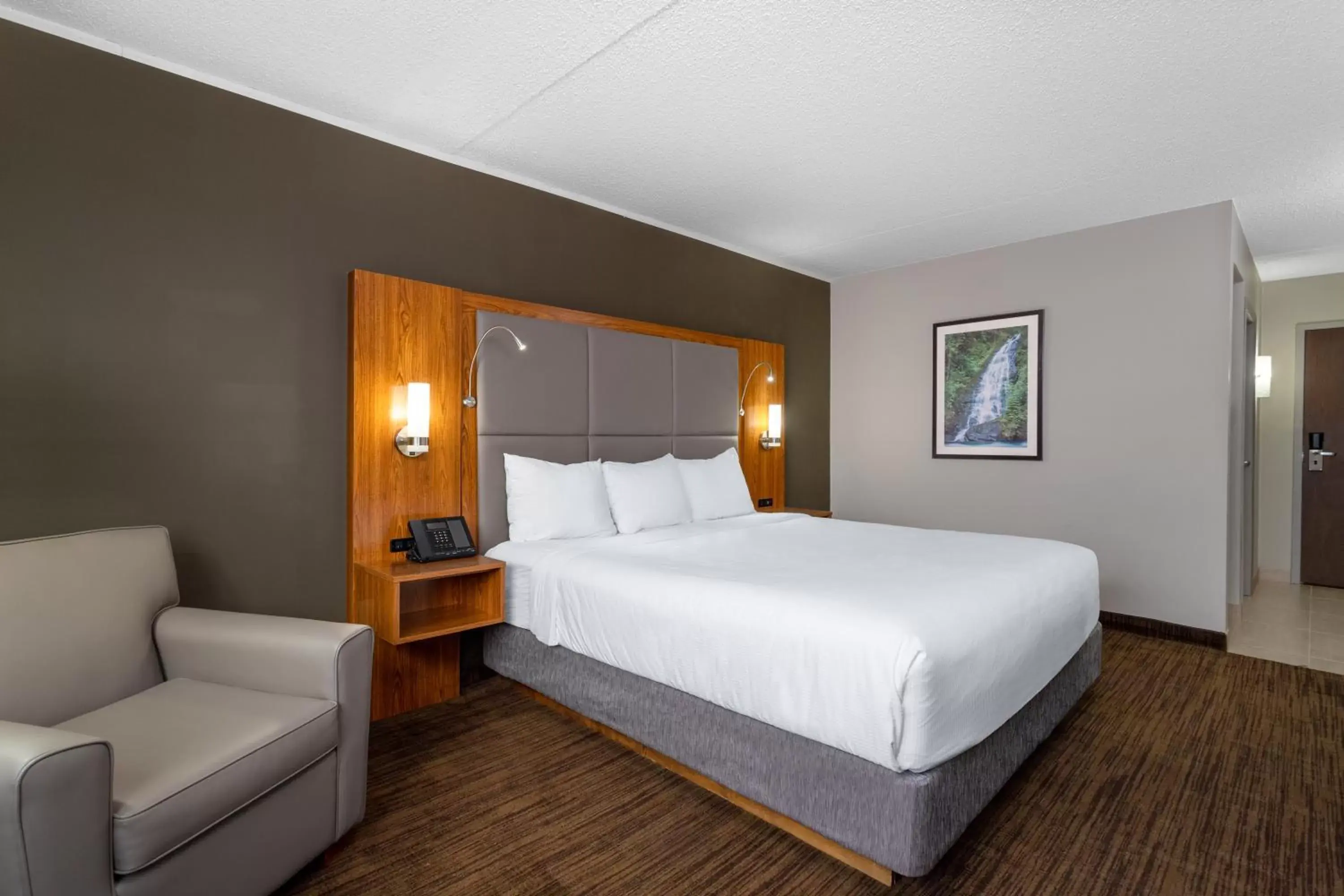 Bedroom, Bed in Ramada by Wyndham Northern Grand Hotel & Conference Centre