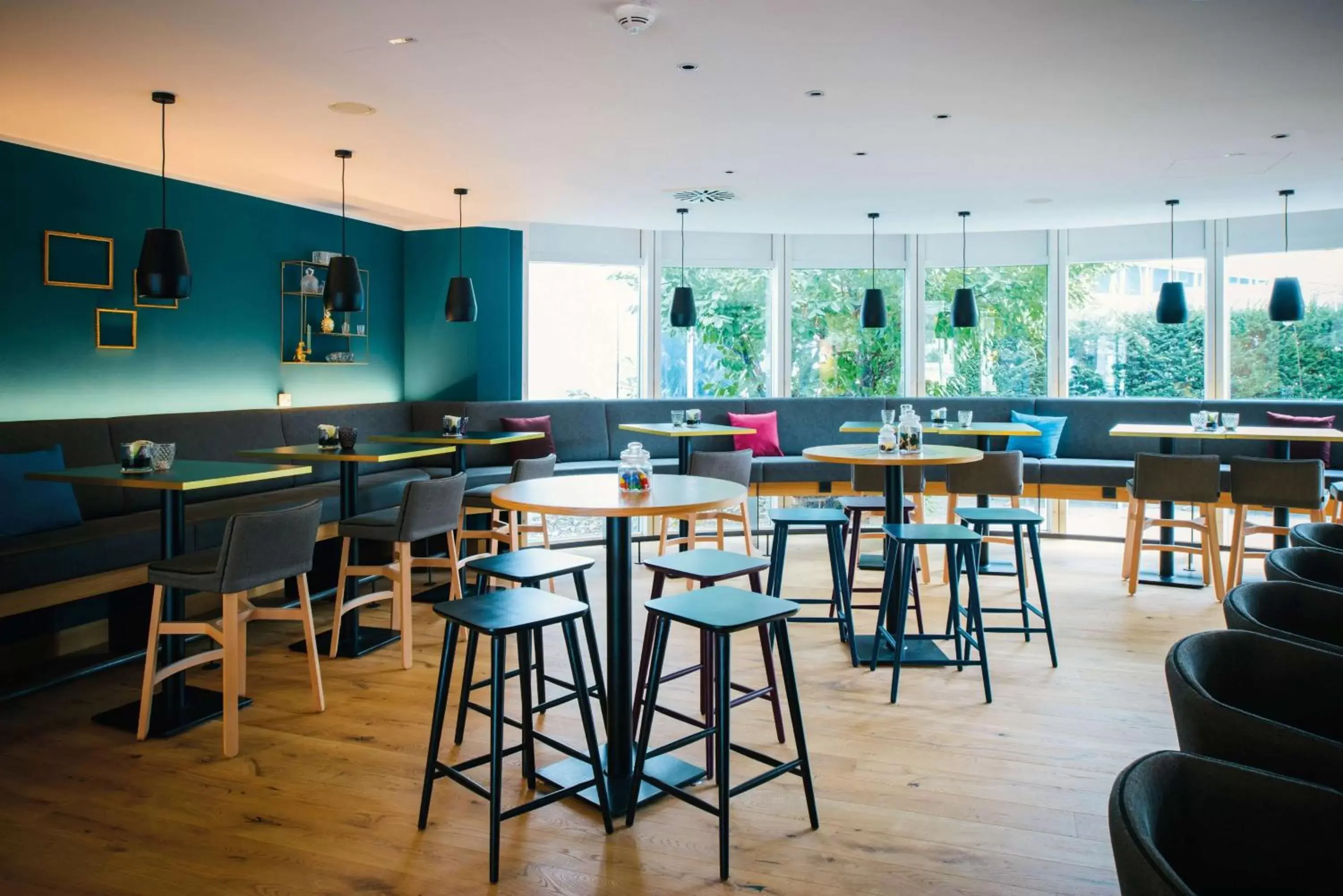 Lounge or bar in Vienna House Easy by Wyndham Amberg Lounge or bar in Vienna House Easy by Wyndham Amberg