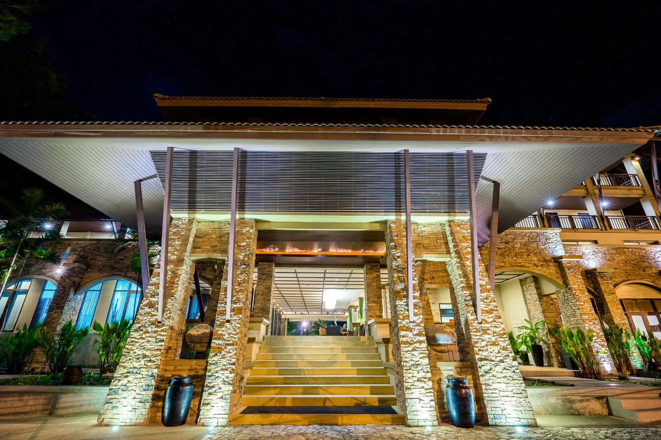 Lobby or reception, Lounge/Bar in Impiana Beach Front Resort Chaweng Noi, Koh Samui