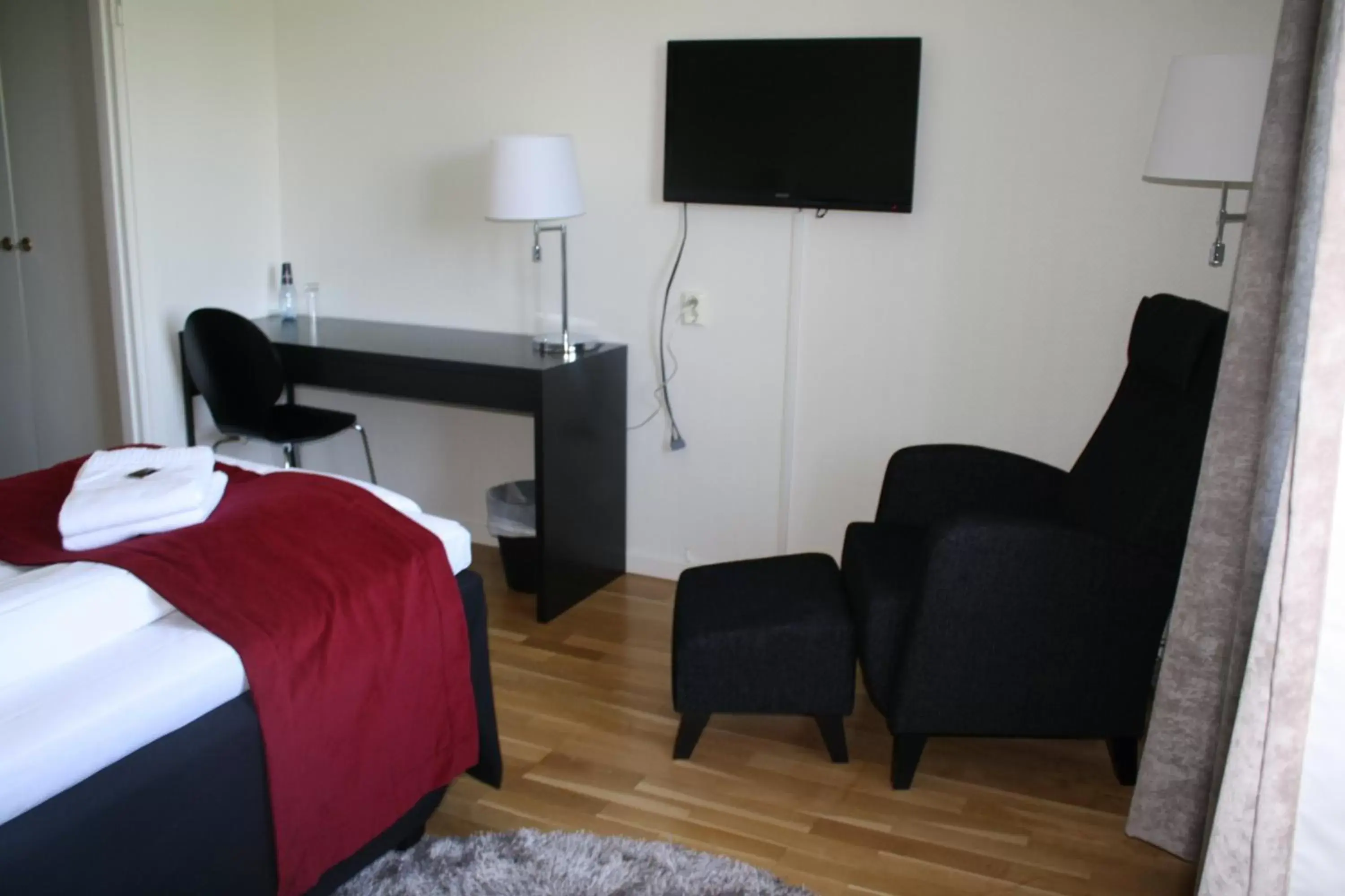 Photo of the whole room, Bed in Stadshotellet Kristinehamn