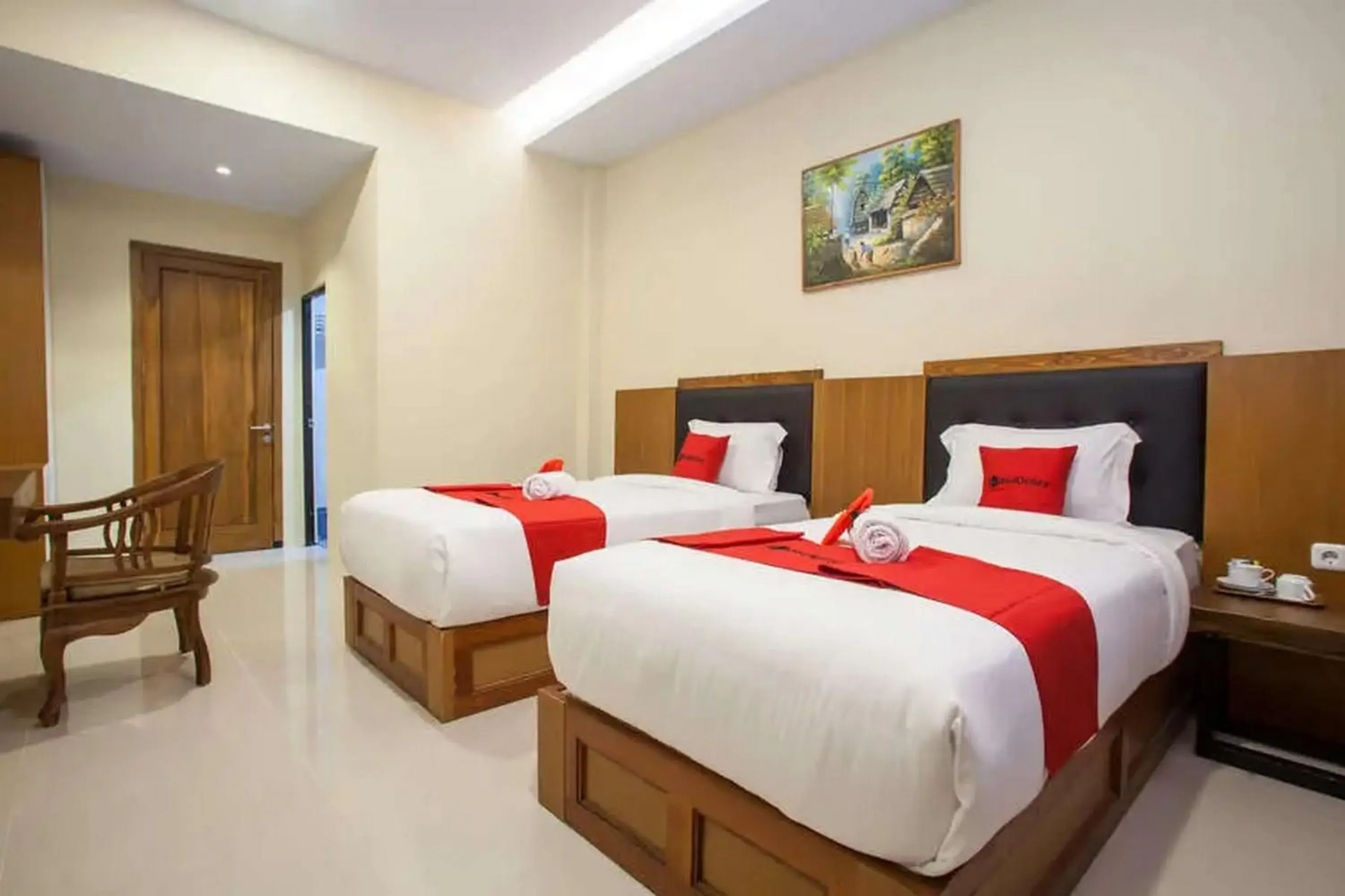 Bed in RedDoorz Premium @ Jalan Cengkeh Malang Bed in RedDoorz Premium @ Jalan Cengkeh Malang