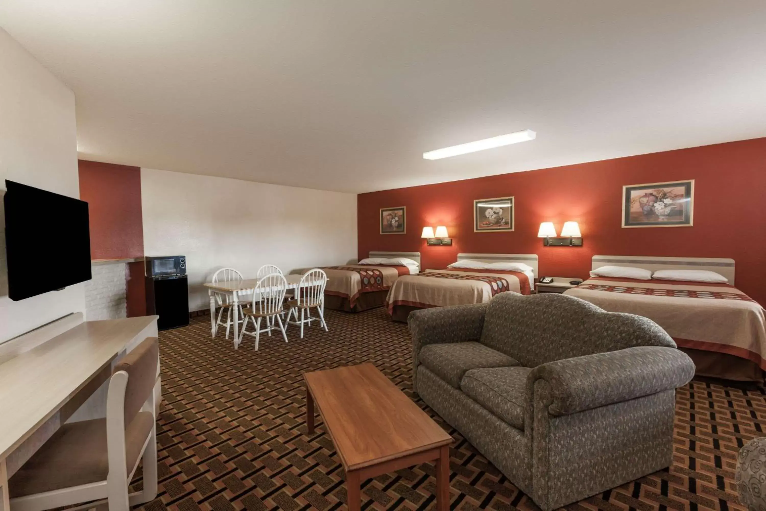 Photo of the whole room, Seating Area in Super 8 by Wyndham Athens TX