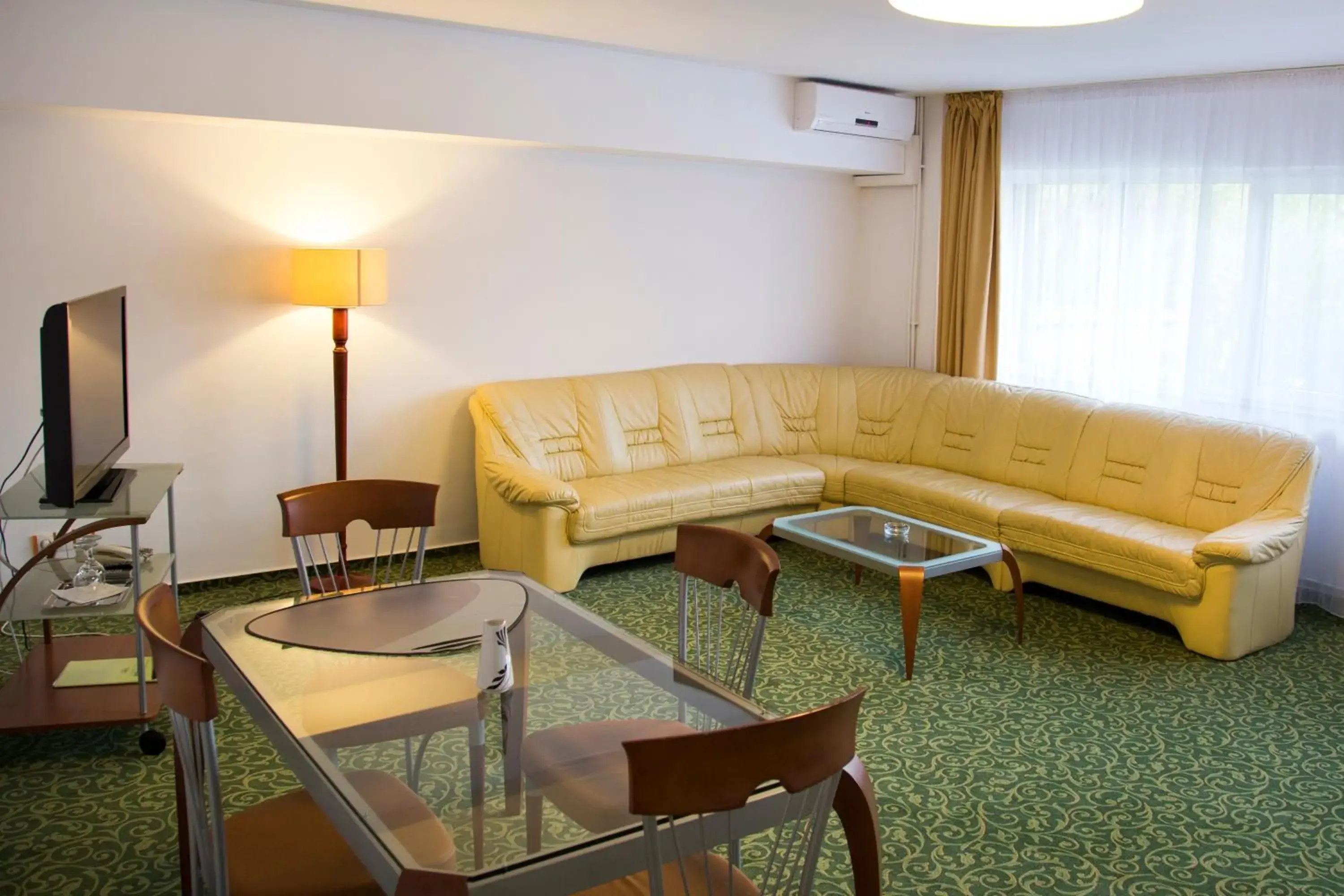 Seating Area in Hotel Herastrau
