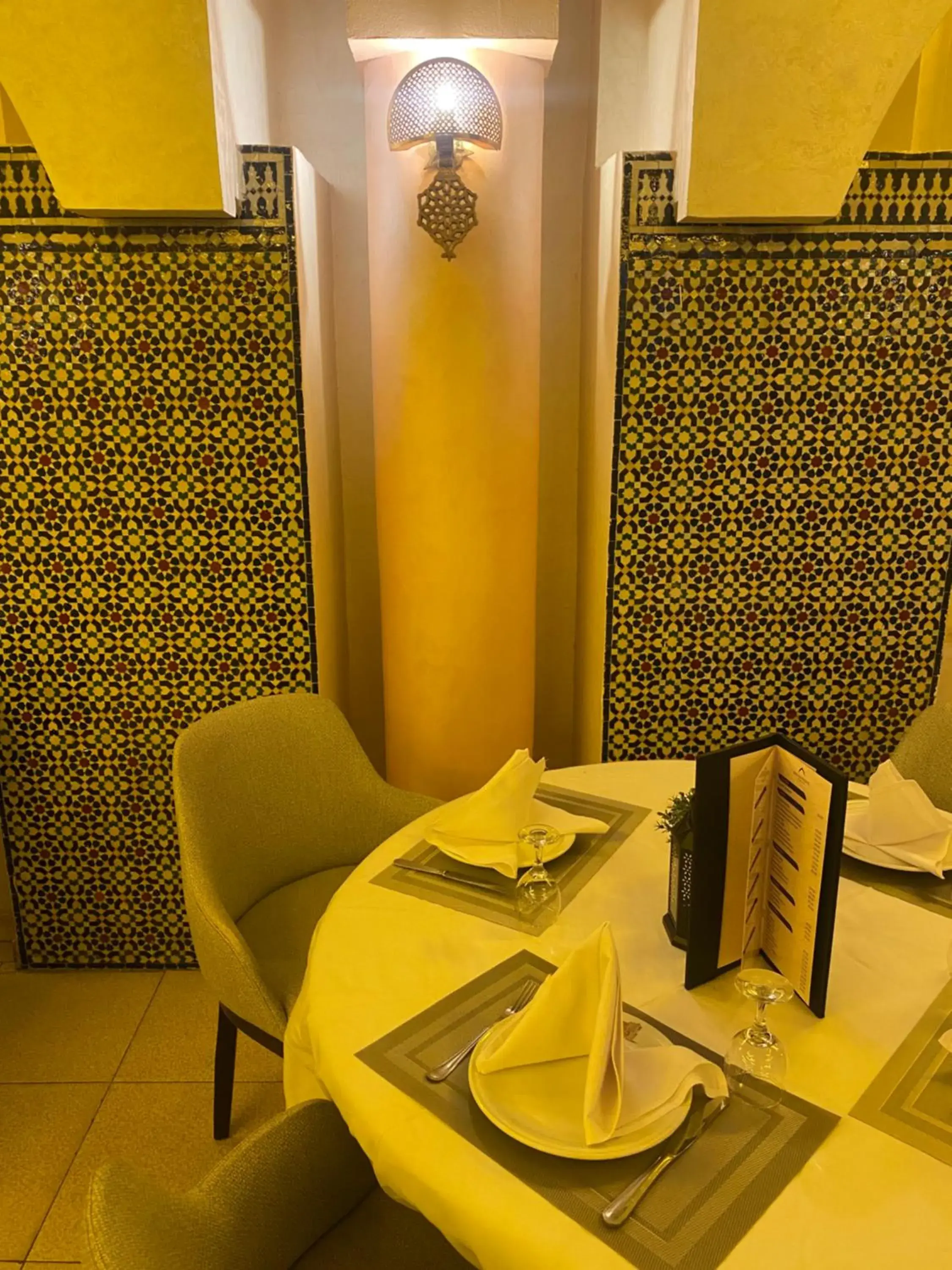 Restaurant/Places to Eat in Hotel Bab Mansour