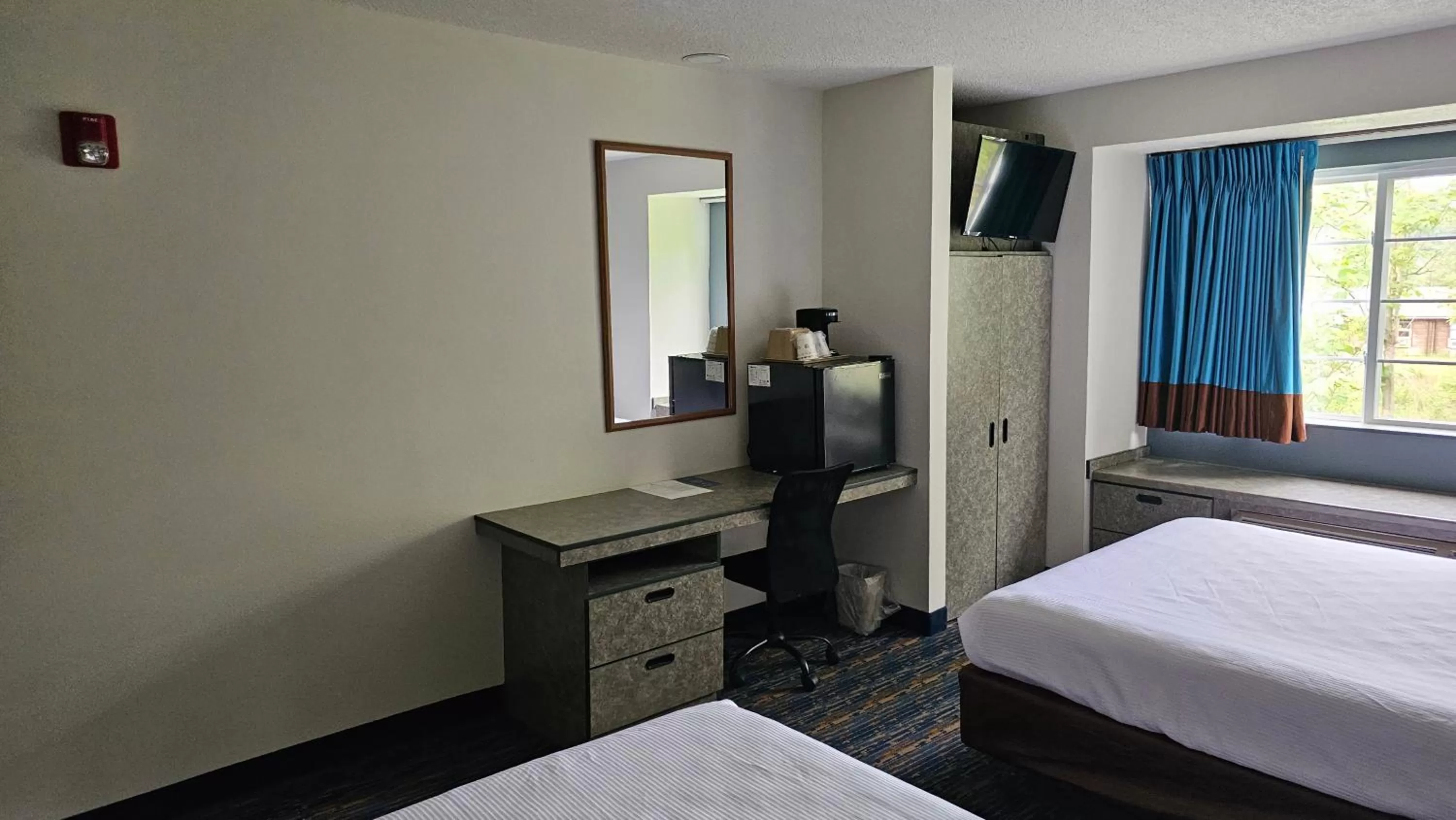 Photo of the whole room, Bed in MJ INN and SUITES